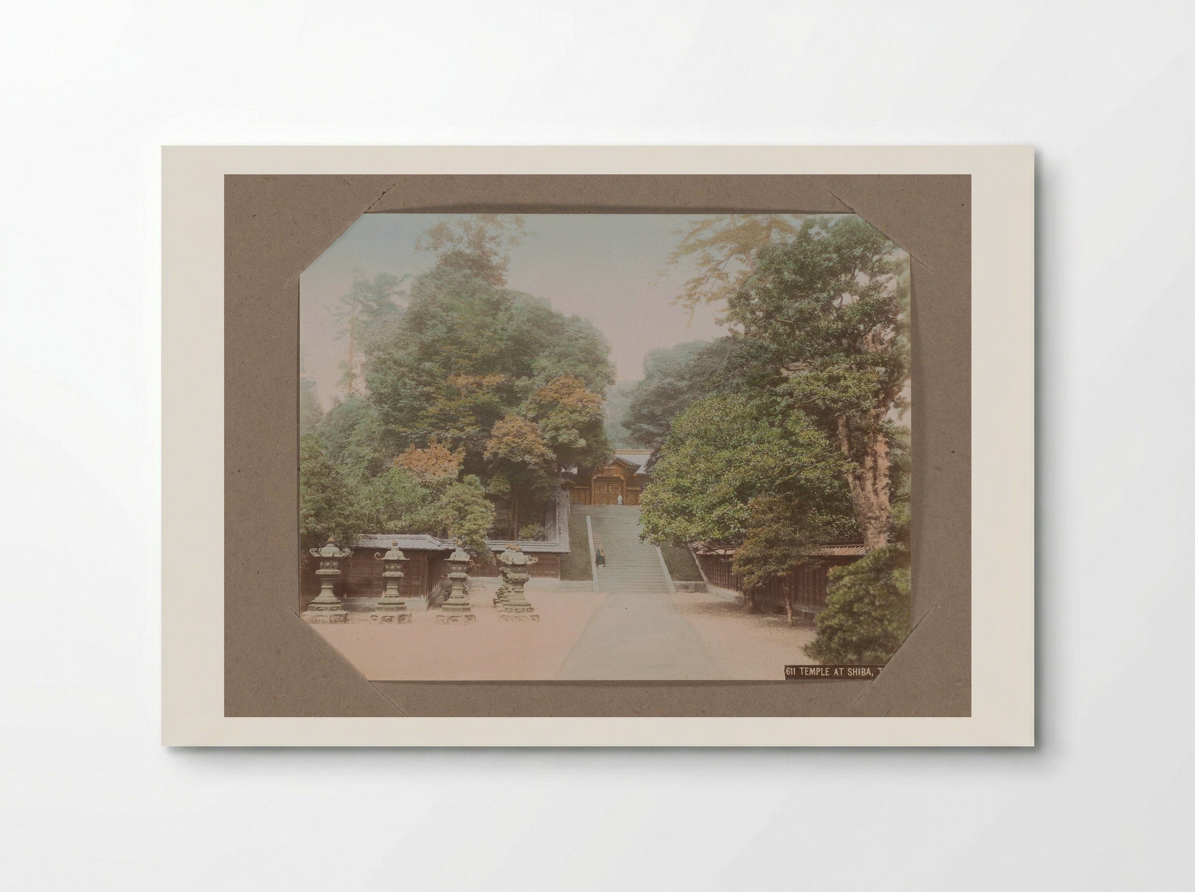 Tempelcomplex in Shiba, Tokyo - Kusakabe Kimbei - Poster