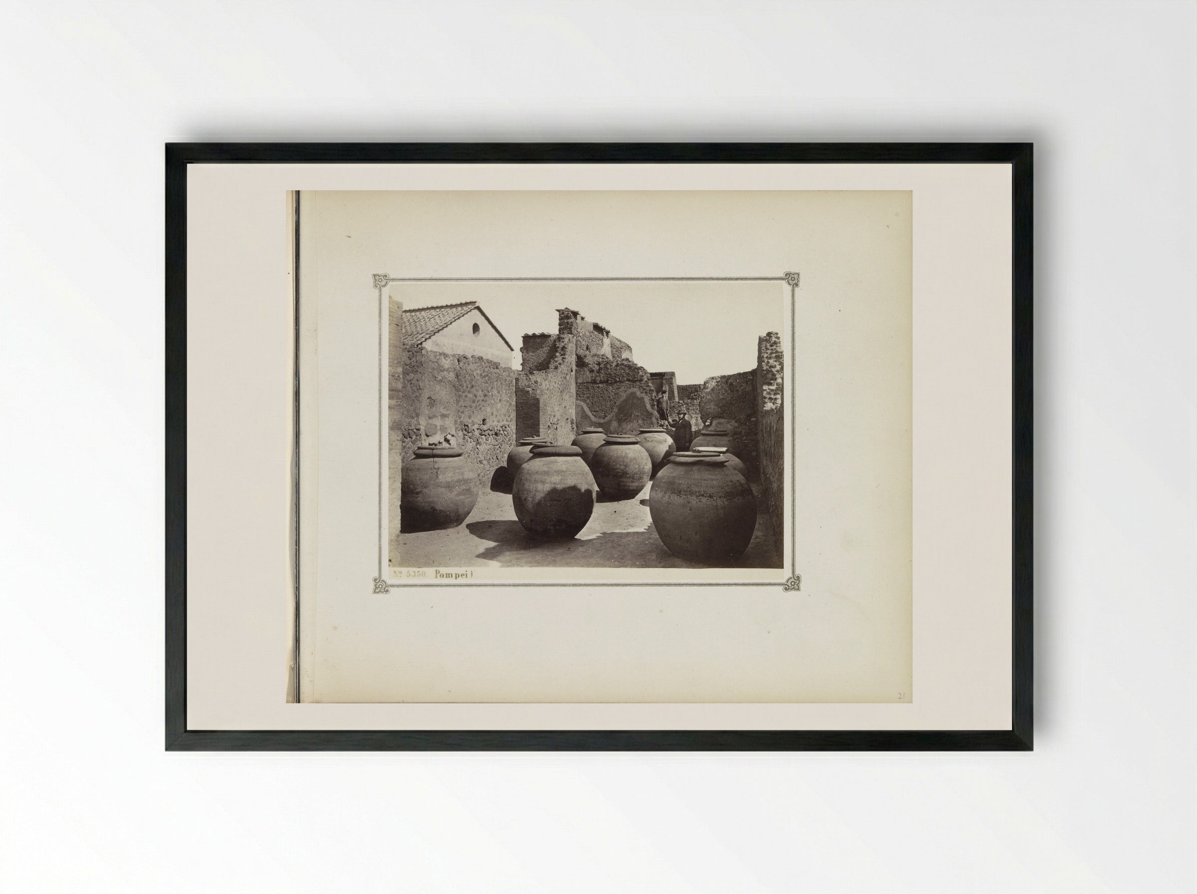 Aardewerk potten in Pompeï - Giorgio Sommer - Framed Print Black