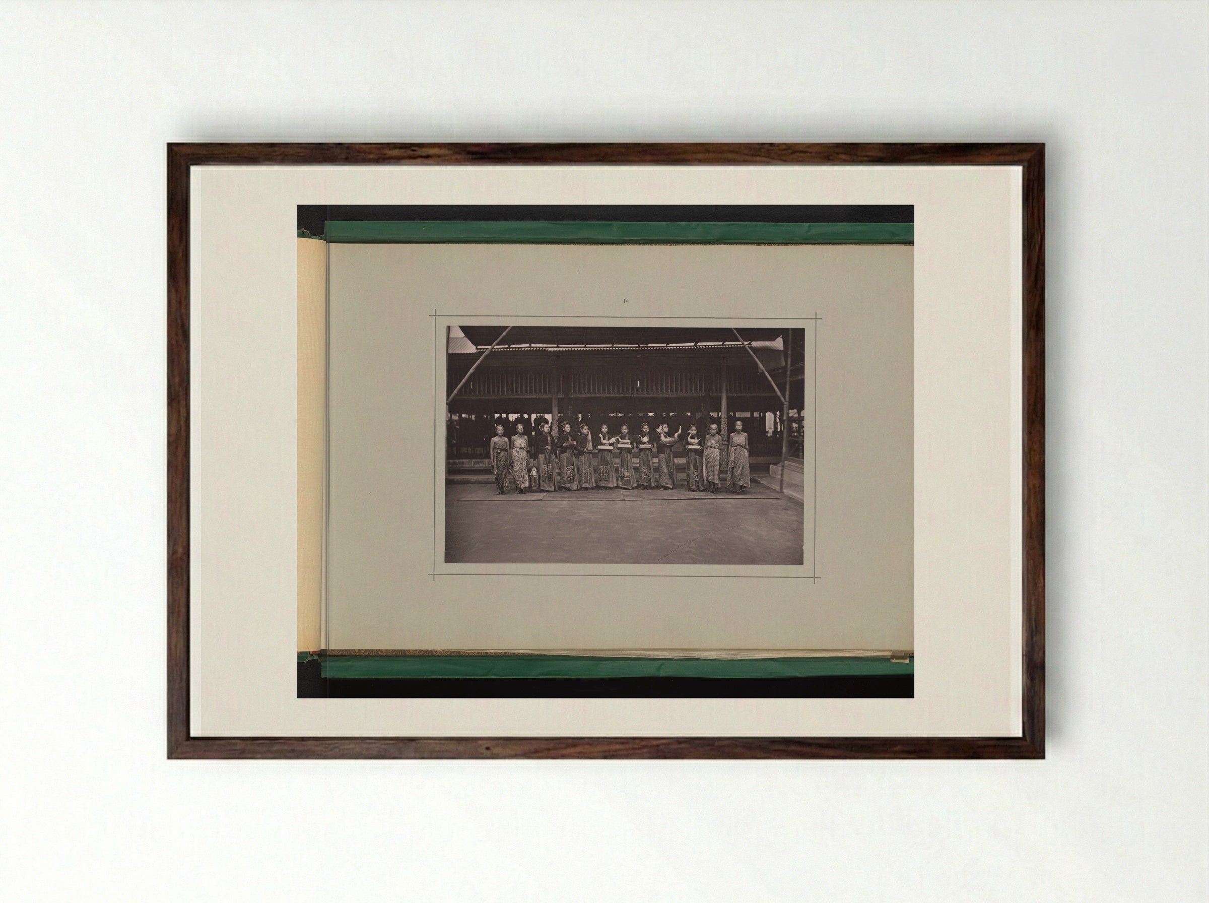 Acht draagsters van sieraden van de sultan in de Kraton Ngayogyakarta Hadiningrat - Kassian Céphas - Framed Print Dark Wood