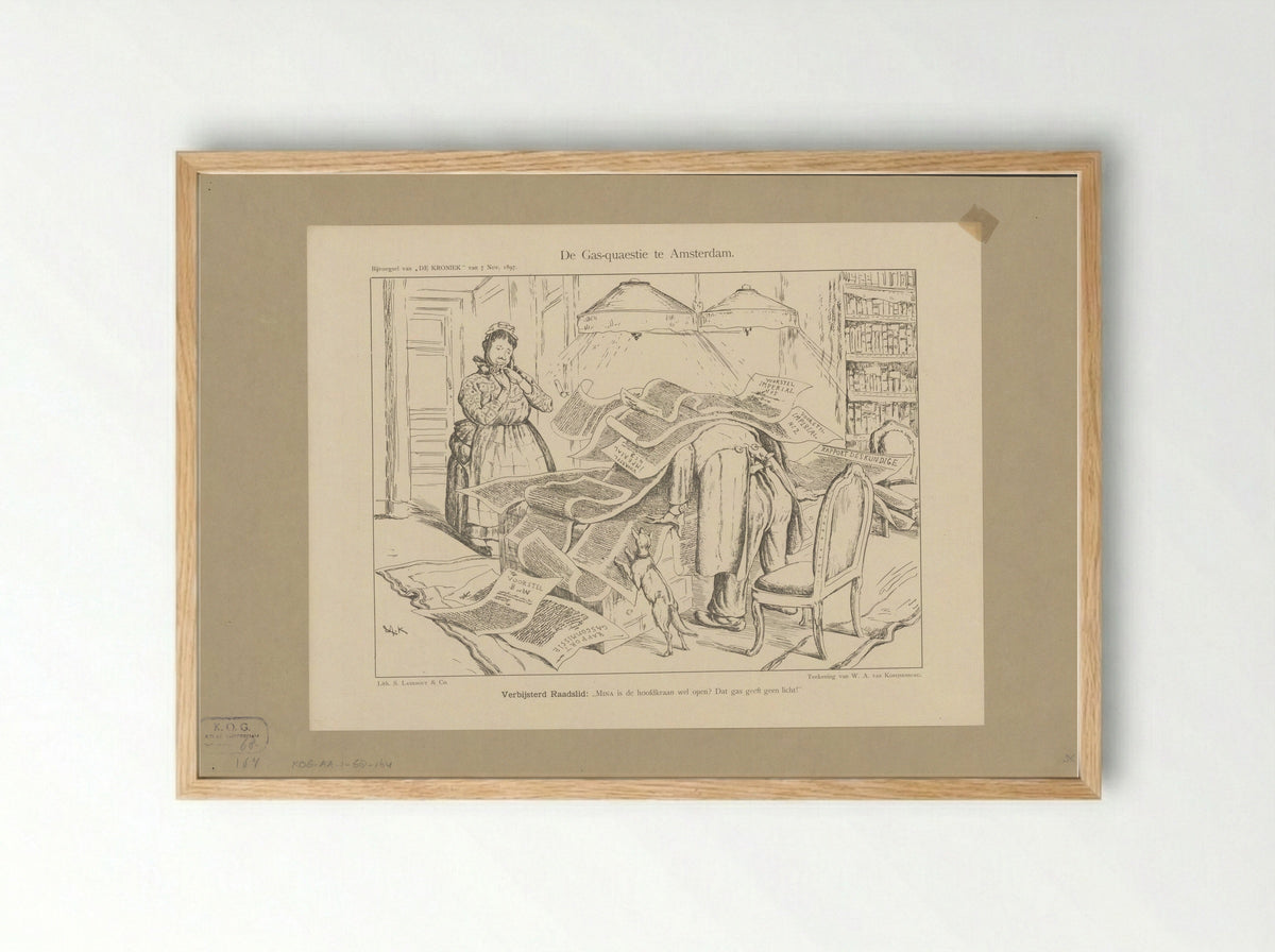 Amsterdams gemeenteraadslid aan zijn bureau bedolven onder documenten over de gaskwestie - Willem van Konijnenburg - Framed Print Wood