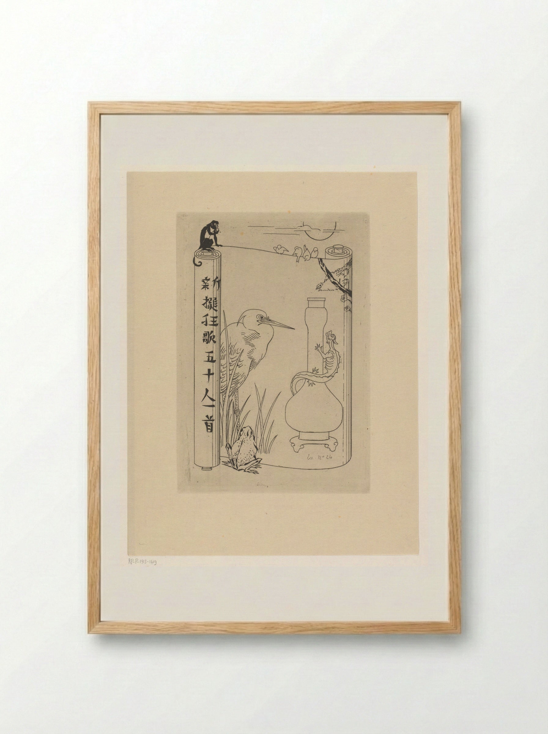 Boekrol met daarop een kraanvogel, vaas met hagedis en kikker - Félix Hilaire Buhot - Framed Print Wood