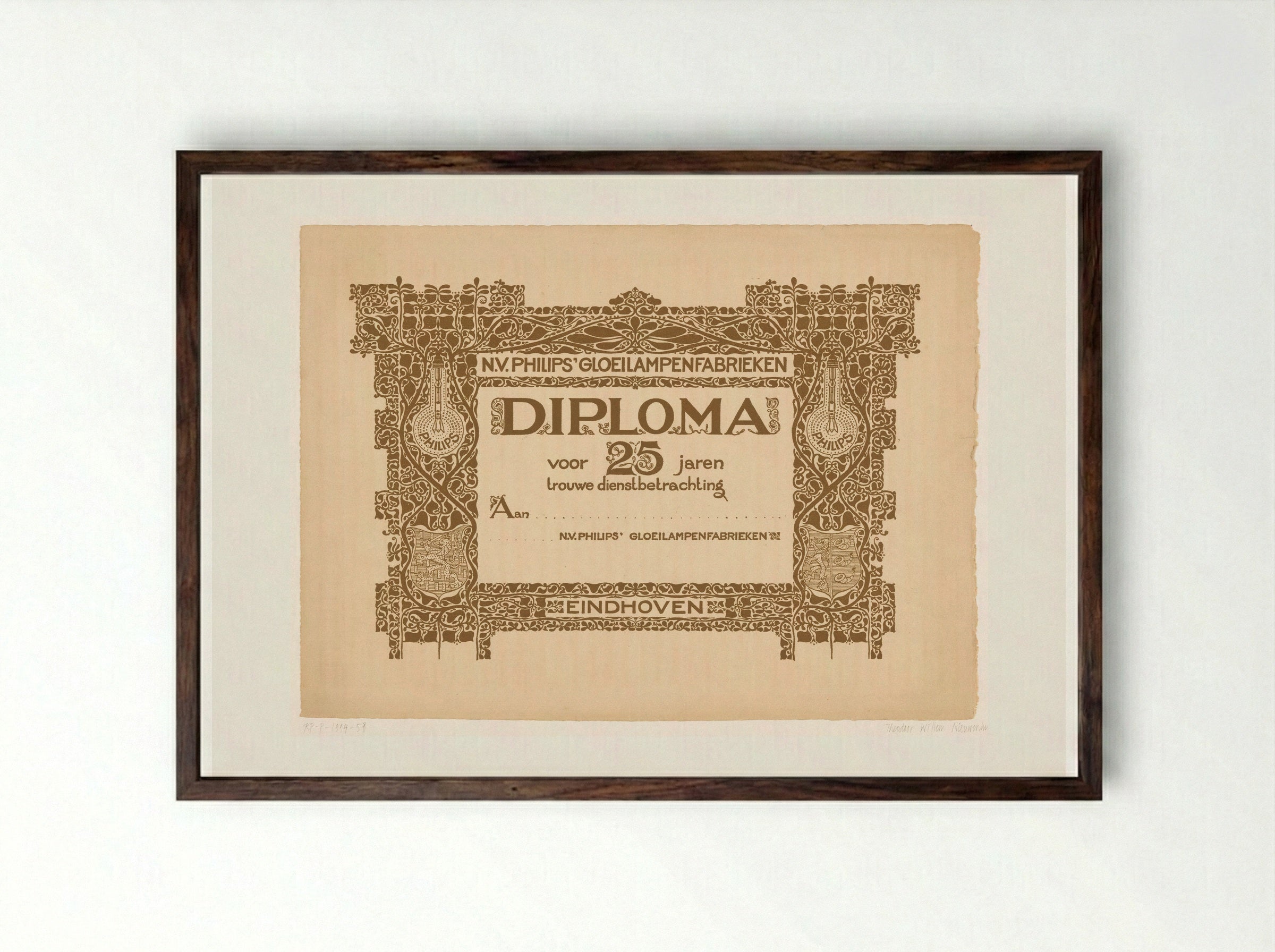 Diploma voor vijfentwintig jaar dienst bij Philips - Theo Nieuwenhuis - Framed Print Dark Wood