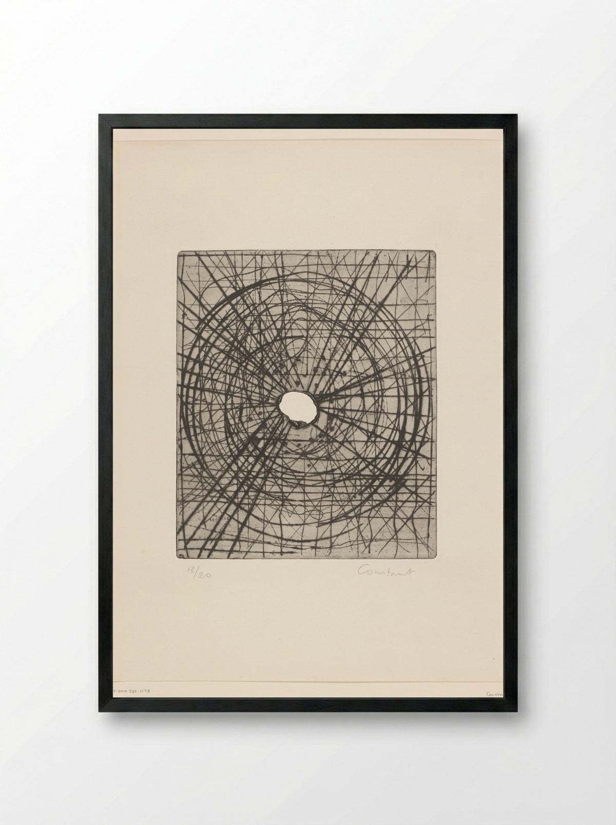 Divergerende stralen / Gaten-ets (één gat) - Constant Nieuwenhuys - Framed Print Black