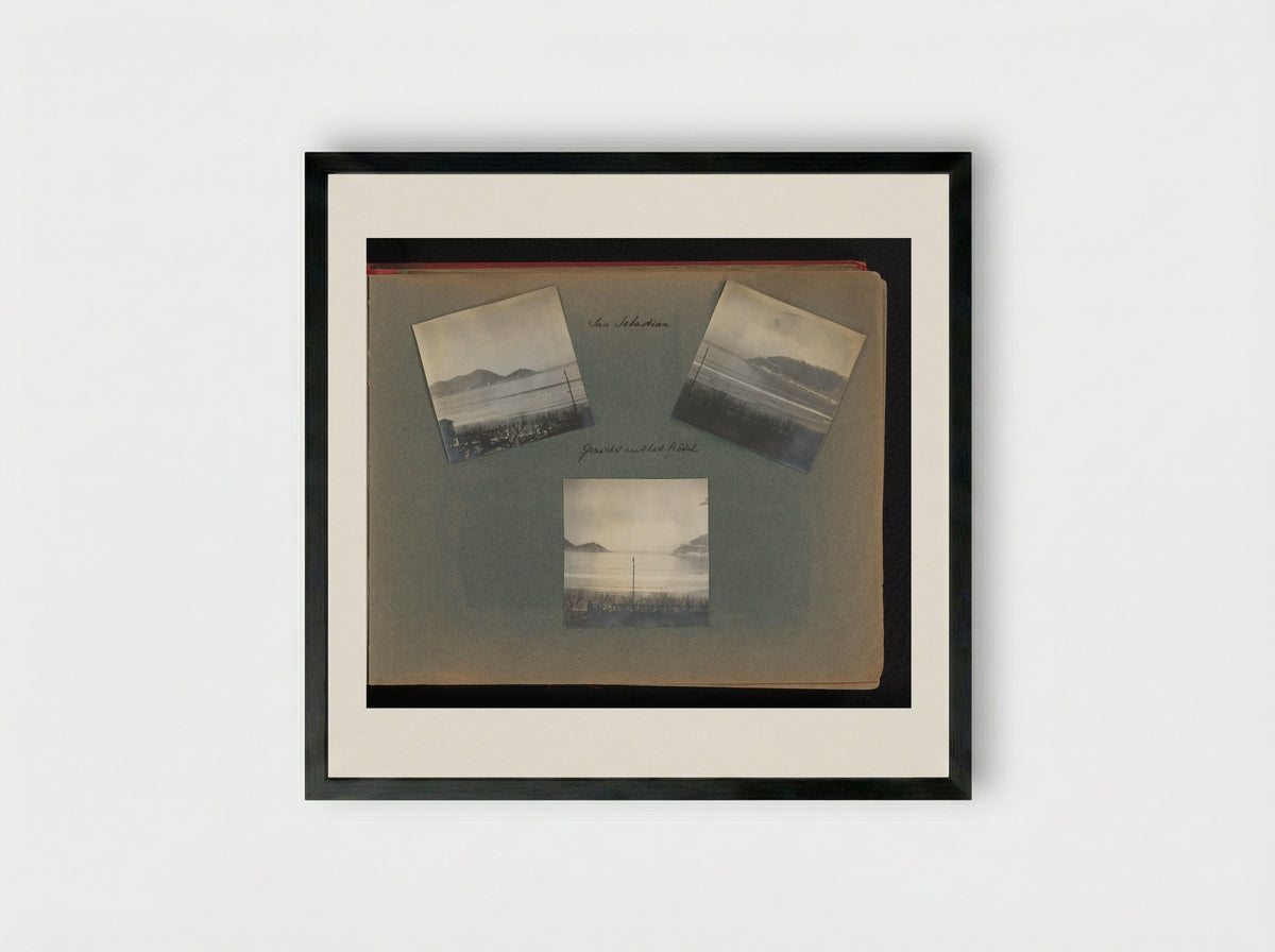 Drie gezichten op de kust van San Sebastián - Charlotte Alida Boelen-Matthes - Framed Print Black