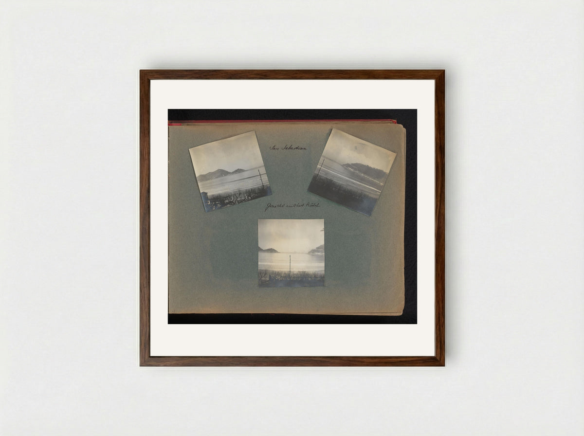 Drie gezichten op de kust van San Sebastián - Charlotte Alida Boelen-Matthes - Framed Print Dark Wood