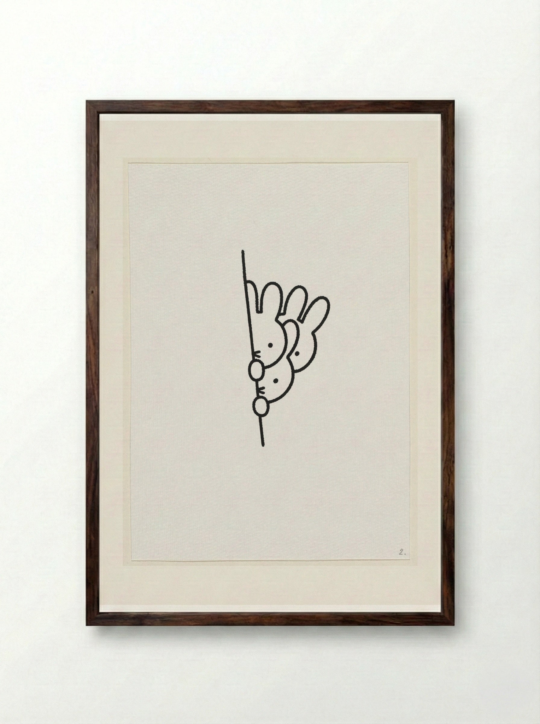 Drie konijnenhoofden achter muur - Dick Bruna - Framed Print Dark Wood
