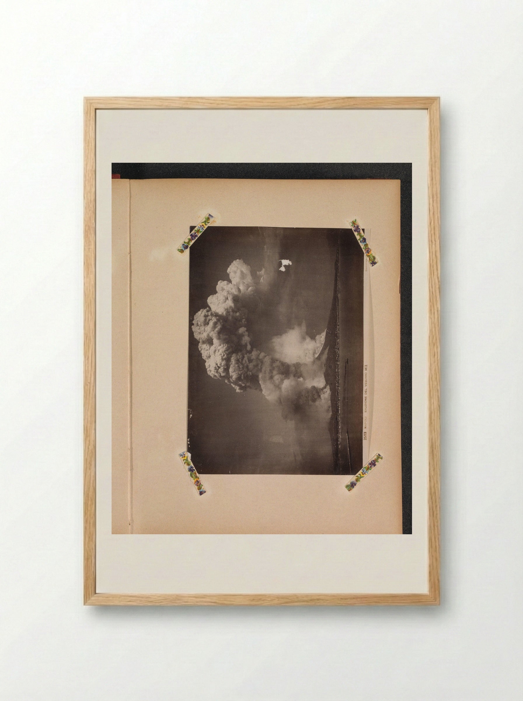 Eruptie van de Vesuvius in 1872 - Giorgio Sommer - Framed Print Wood