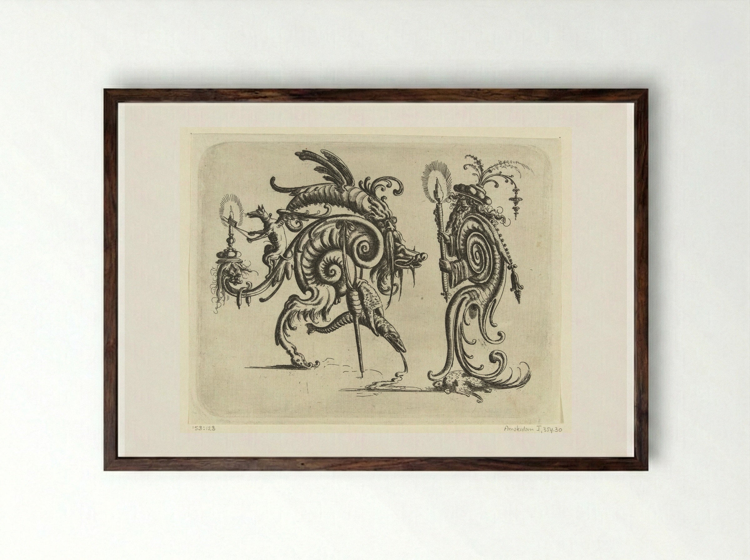 Fantastisch wezen naast een man met een voluut als lichaam - Christoph Jamnitzer - Framed Print Dark Wood