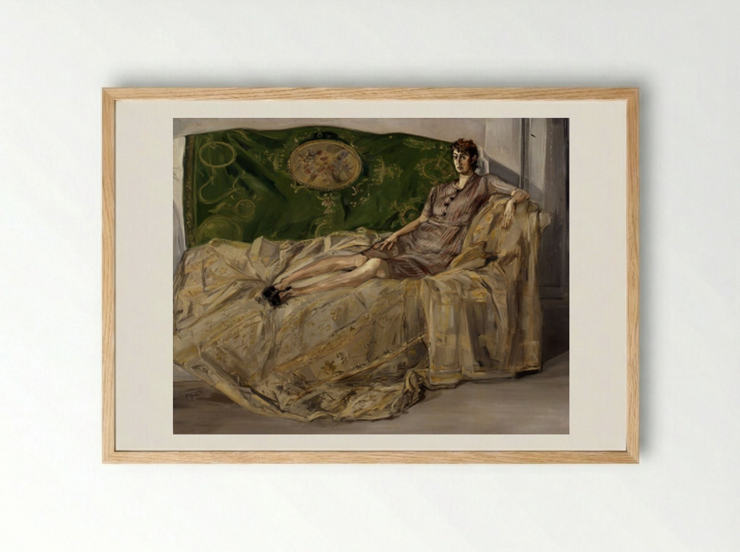 Femme sur un canapé - Francis Gruber - Framed Print Wood