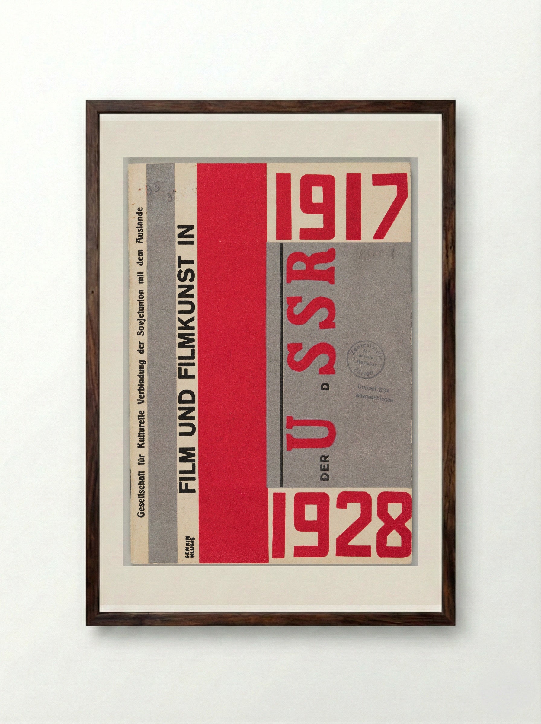 Film und Filmkunst in der U.d.S.S.R. 1917-1928 - Gustavs Klucis - Framed Print Dark Wood
