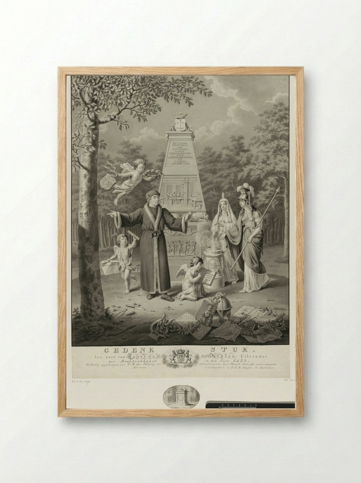 Gedenkzuil bij 400-jarig jubileum uitvinding boekdrukkunst door Coster - Haatje Pieters Oosterhuis - Framed Print Wood