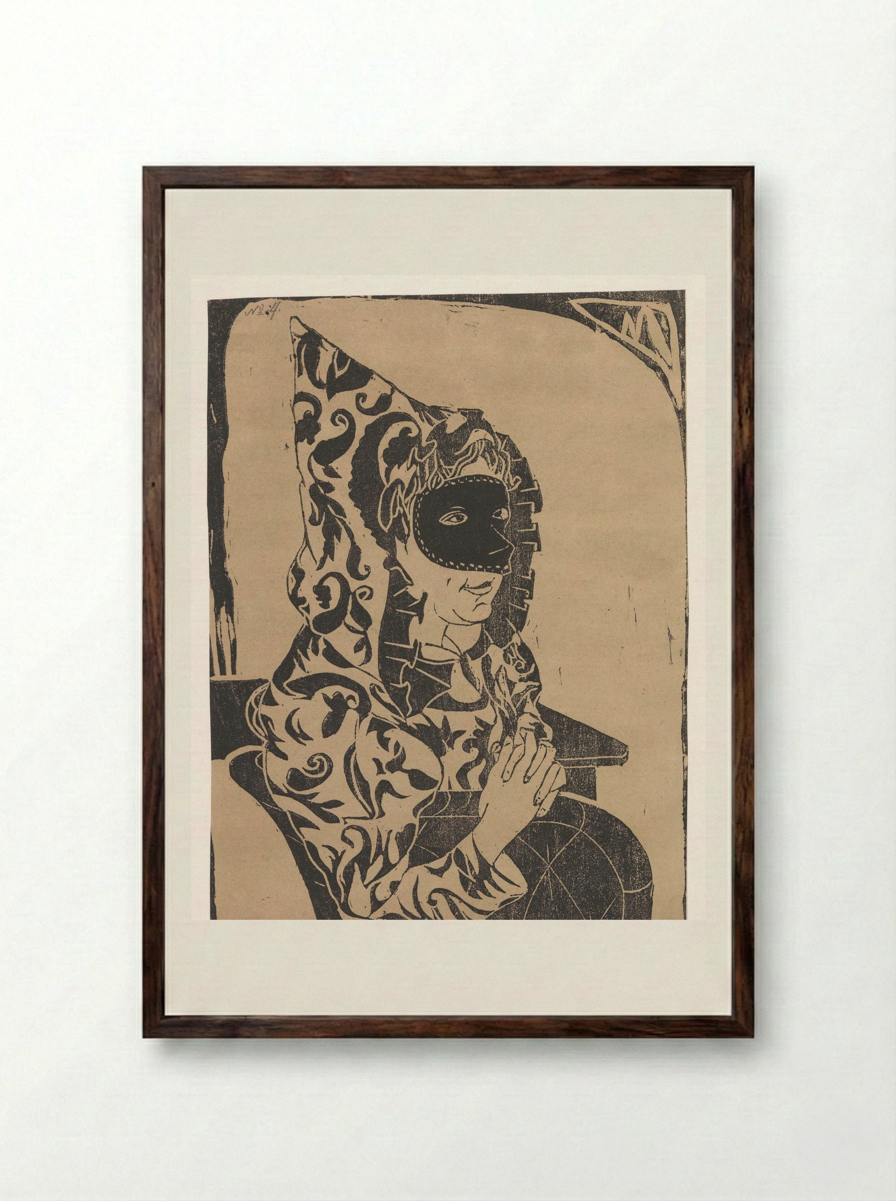 Gemaskerde vrouw met cape - Samuel Jessurun de Mesquita - Framed Print Dark Wood