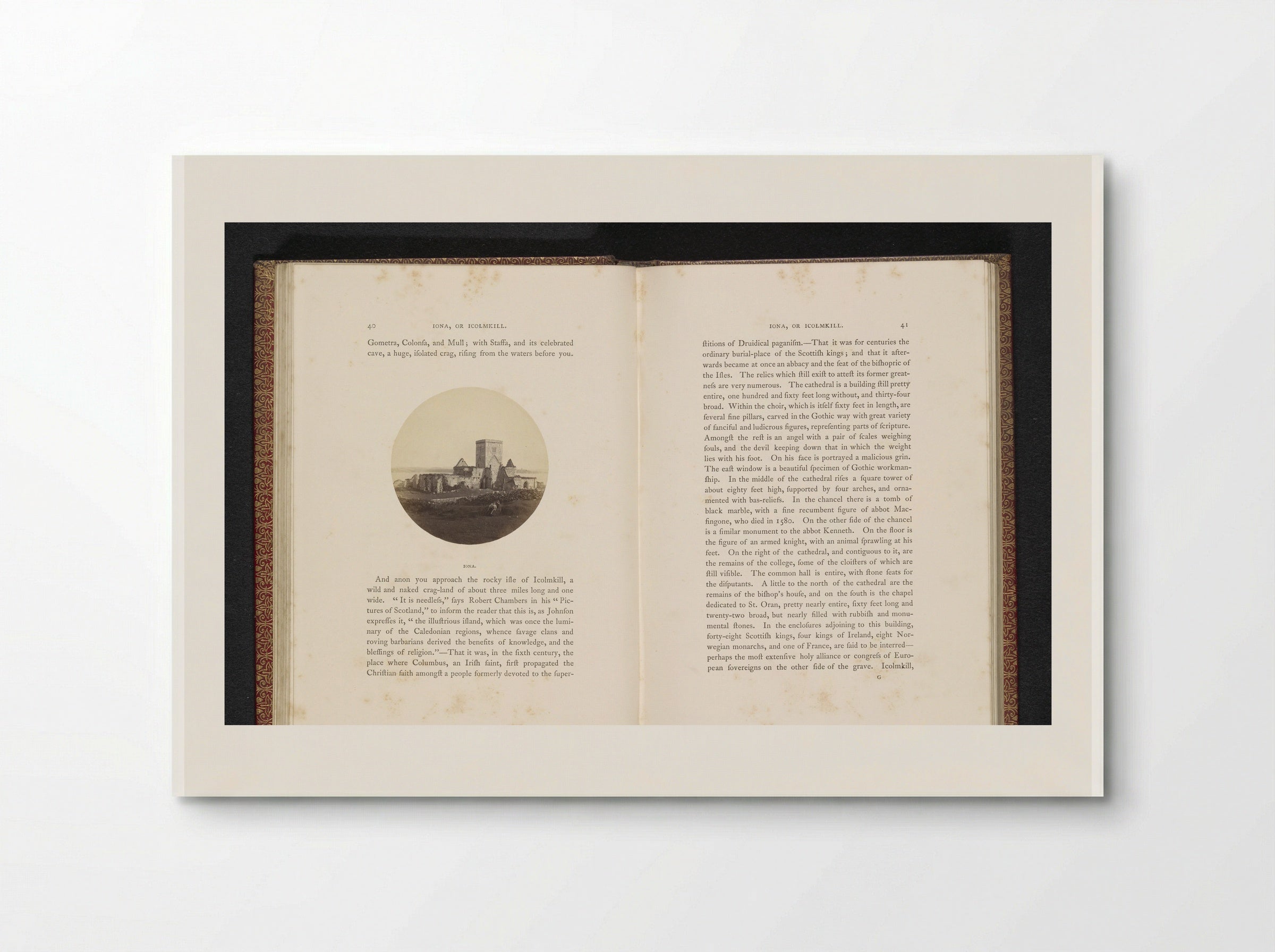 Gezicht op Iona Abbey - George Washington Wilson - Poster