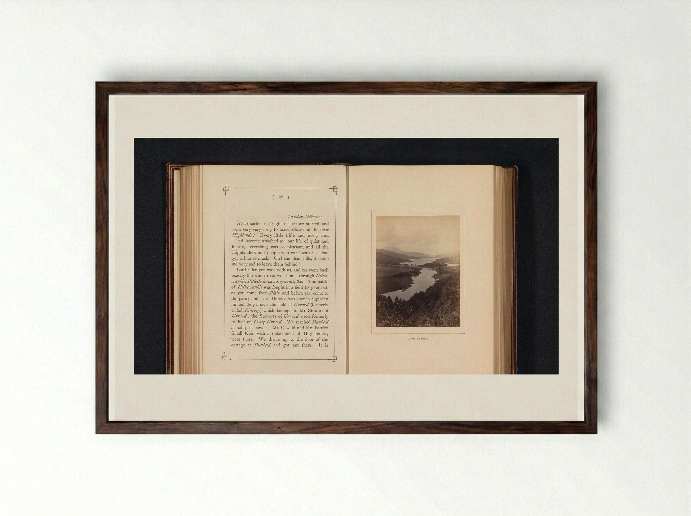 Gezicht op Loch Tummel - George Washington Wilson - Framed Print Dark Wood