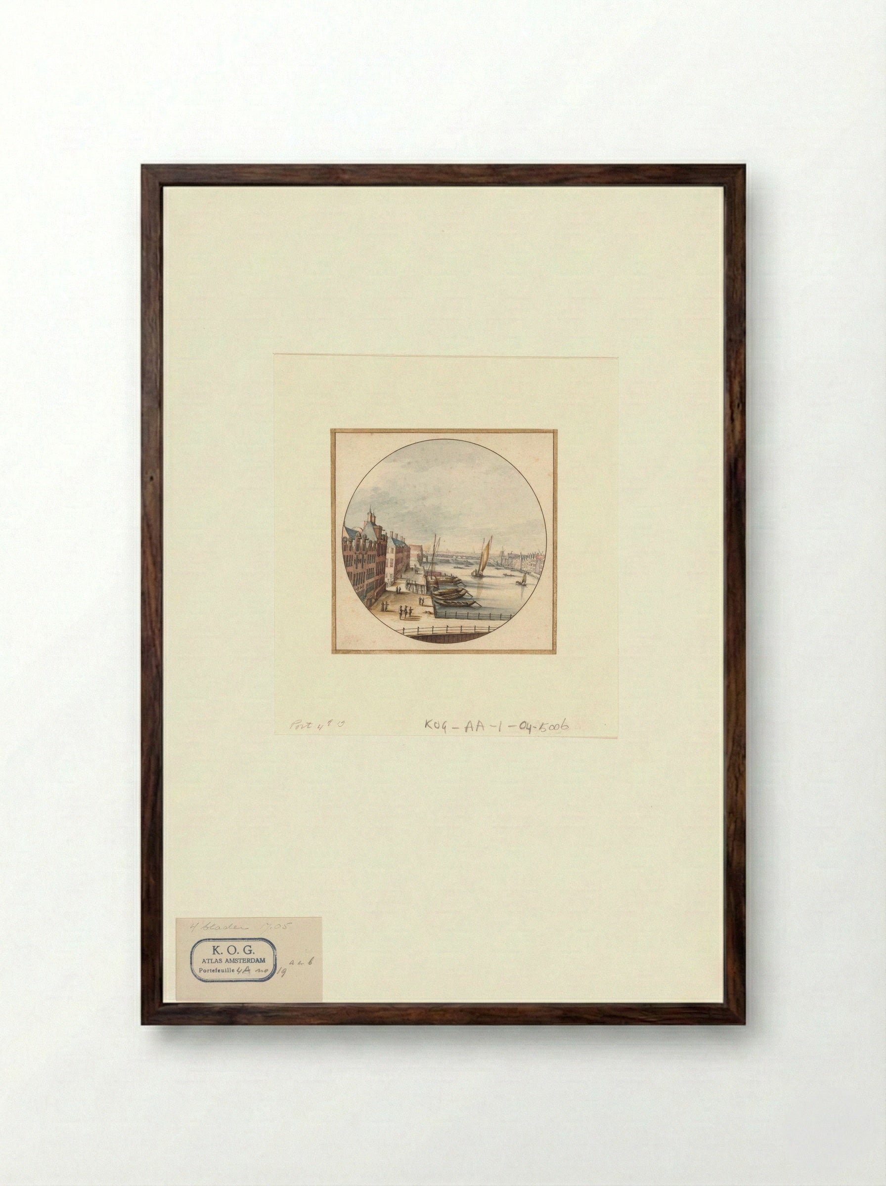 Gezicht op de Amstel tussen de Blauwbrug en Hogesluis - Jan van Call (I) - Framed Print Dark Wood