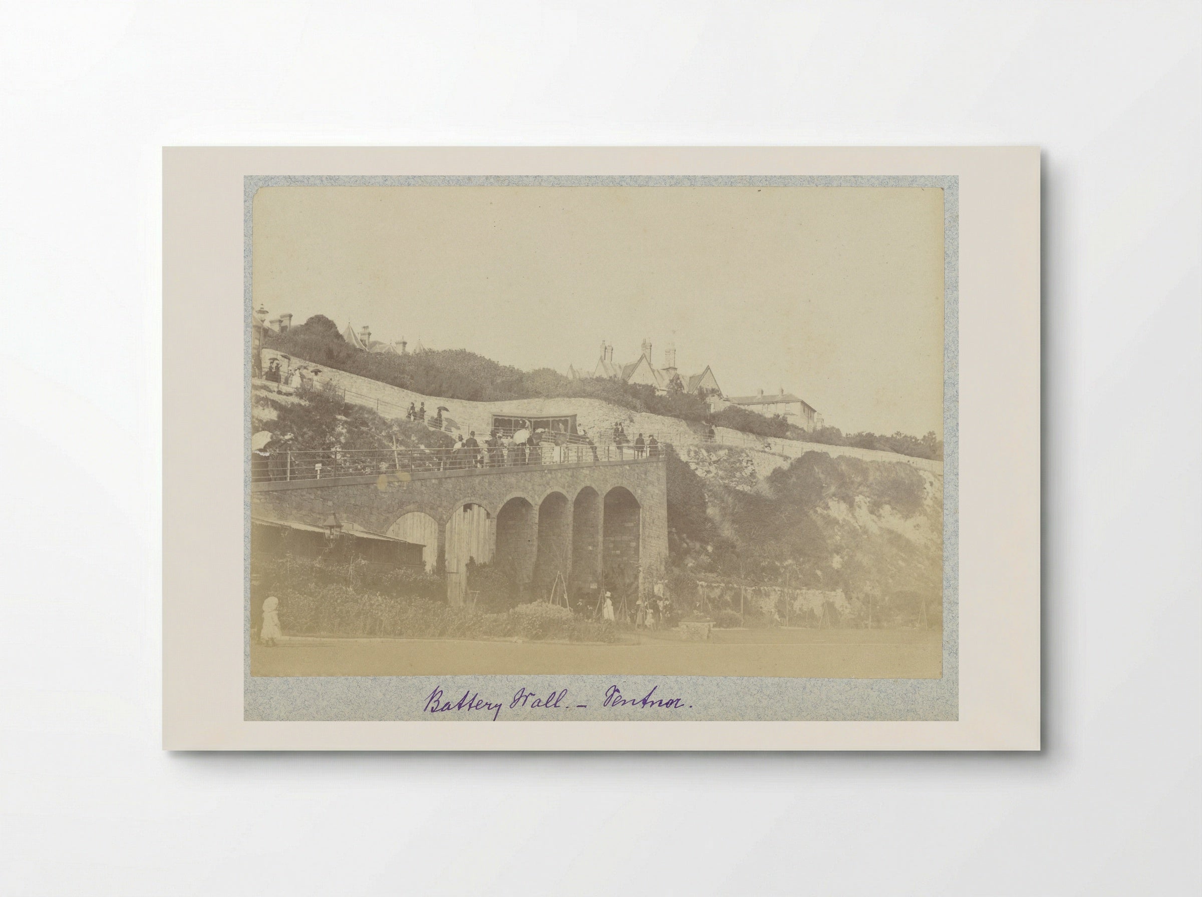 Gezicht op de Battery Wall in Ventnor - Henry Pauw van Wieldrecht - Poster