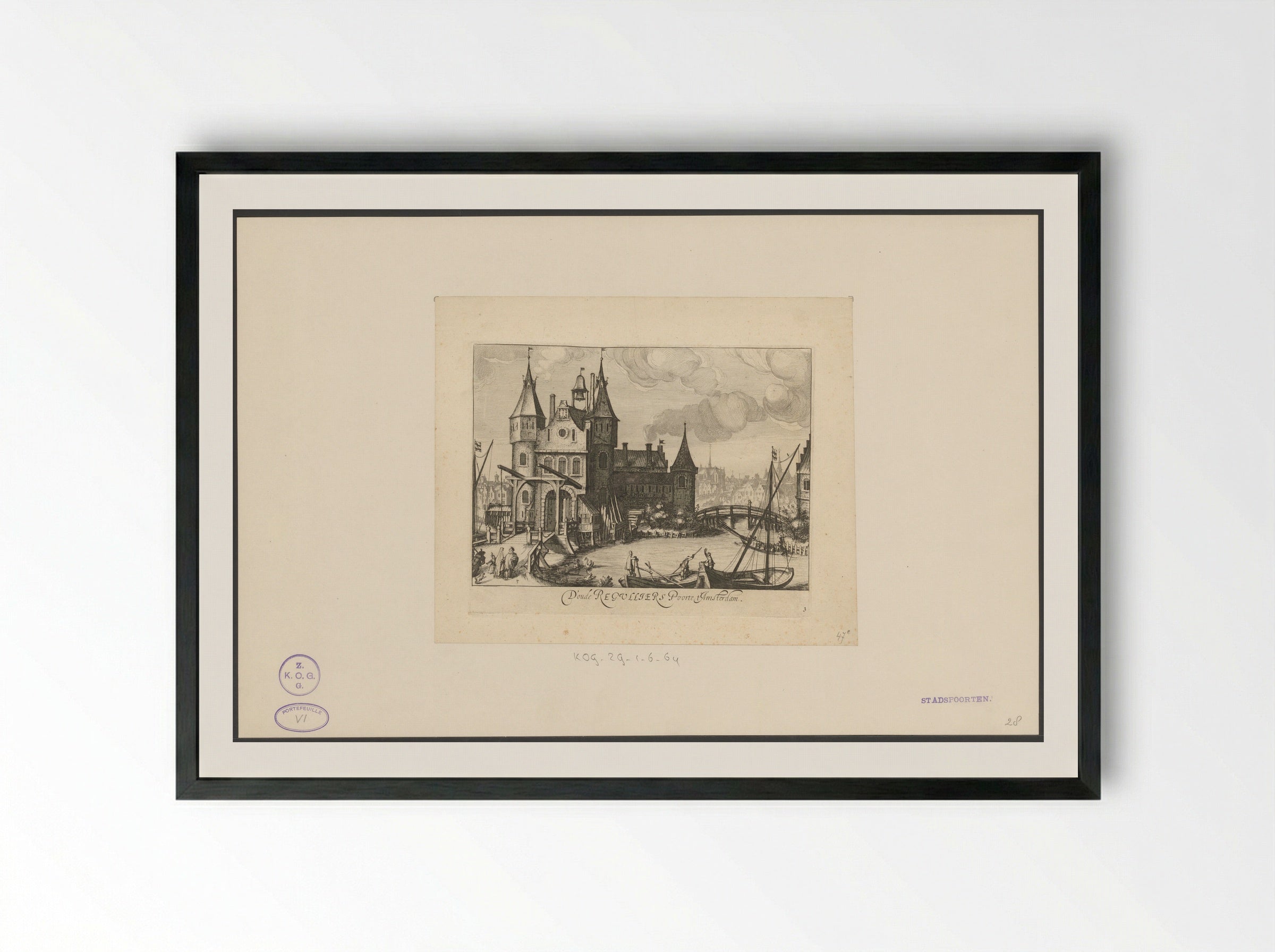Gezicht op de Eerste Regulierspoort in Amsterdam - Simon Frisius - Framed Print Black