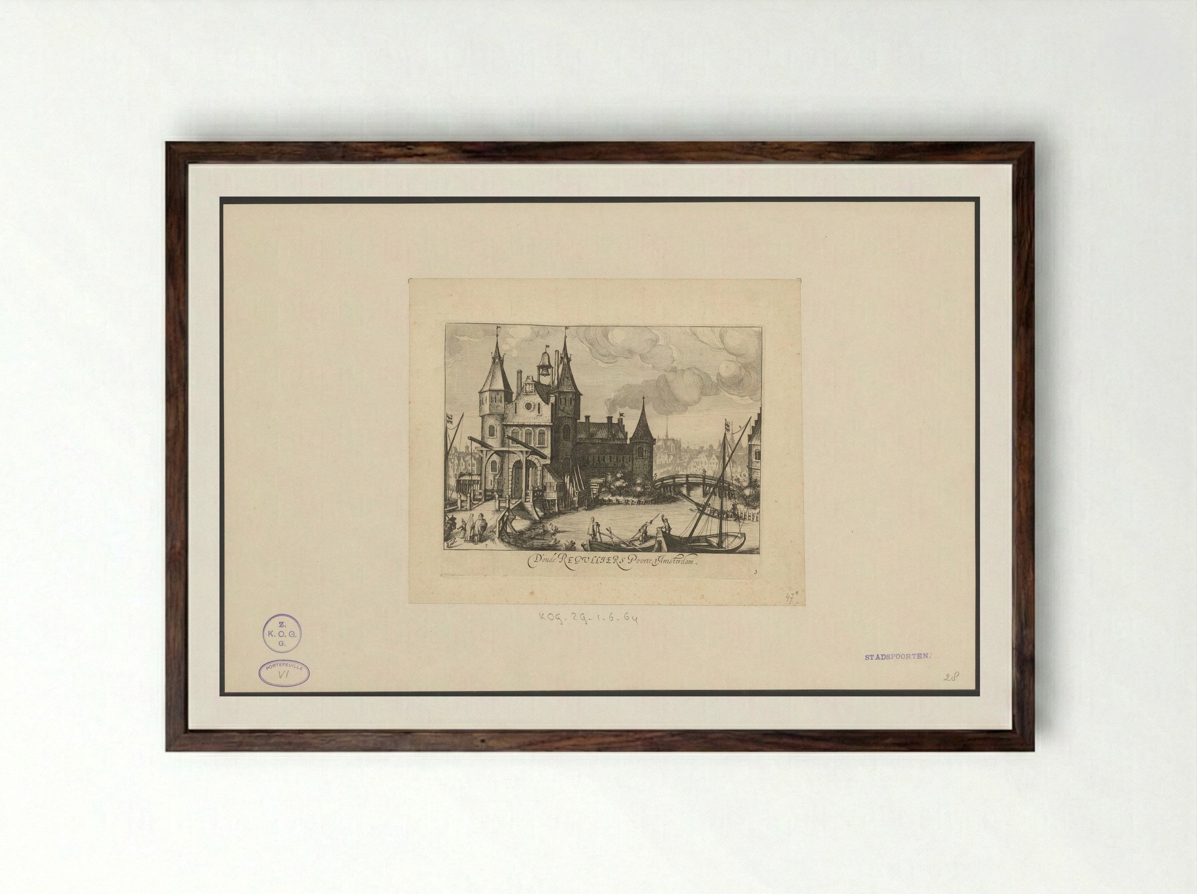 Gezicht op de Eerste Regulierspoort in Amsterdam - Simon Frisius - Framed Print Dark Wood