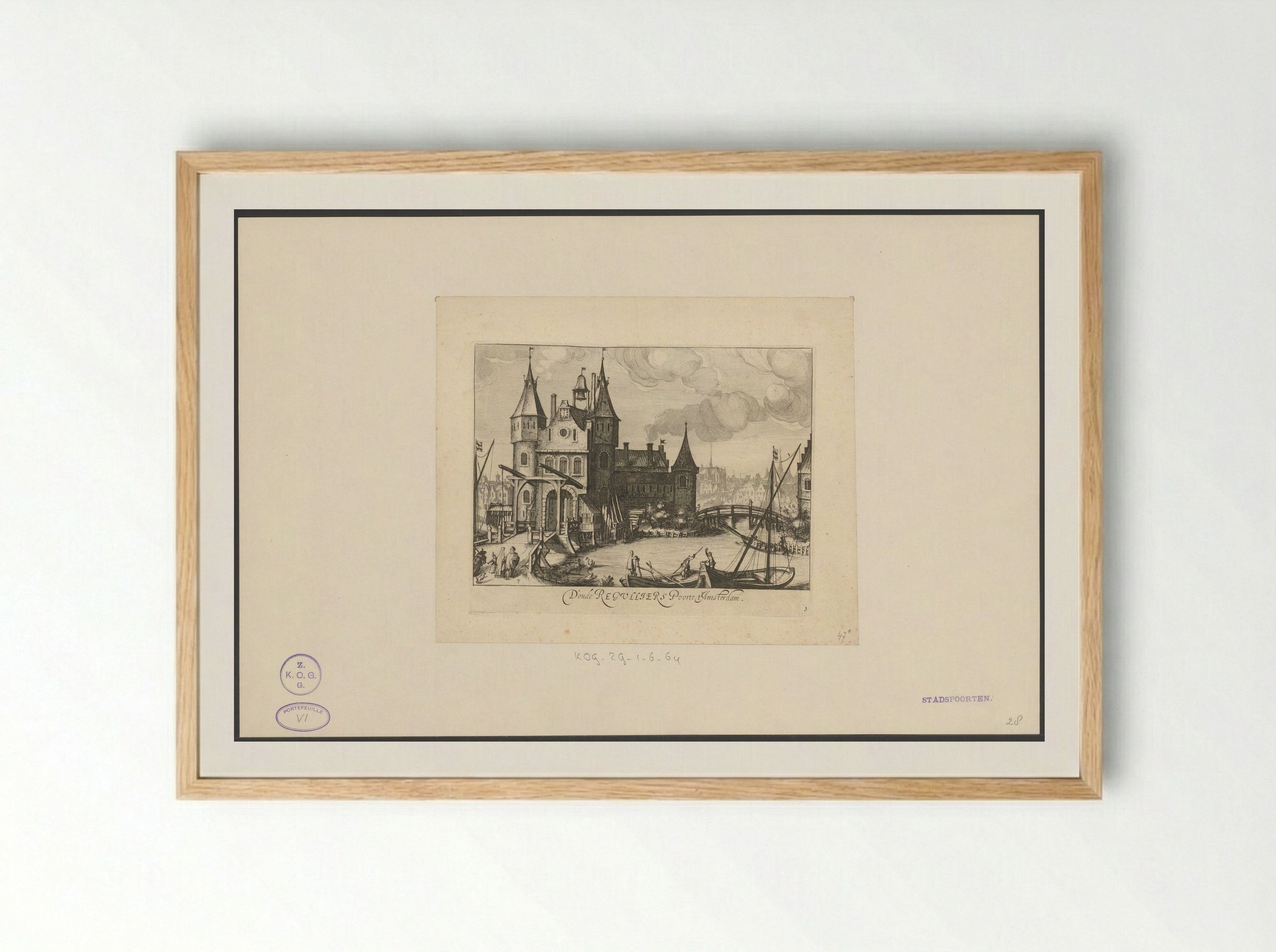 Gezicht op de Eerste Regulierspoort in Amsterdam - Simon Frisius - Framed Print Wood