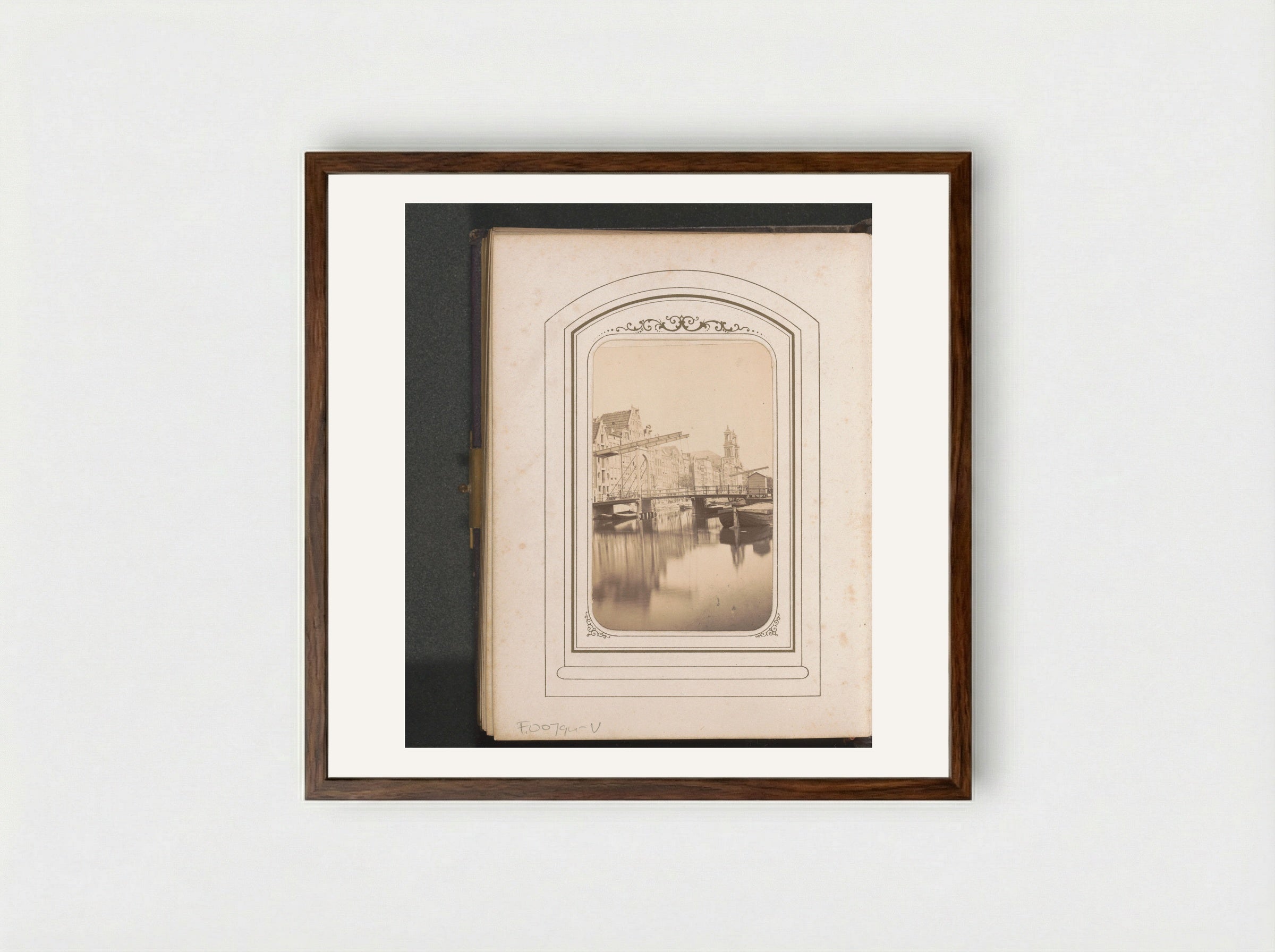 Gezicht op de Houtgracht in Amsterdam - Adolphe Braun & Cie. - Framed Print Dark Wood