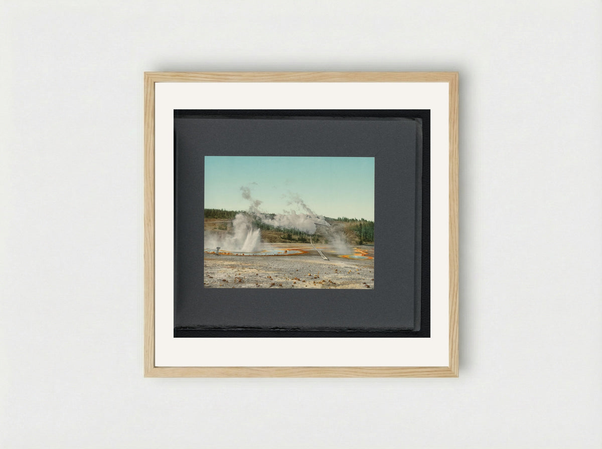 Gezicht op de Norris Geyser Basin in Yellowstone National Park - William Henry Jackson - Framed Print Wood