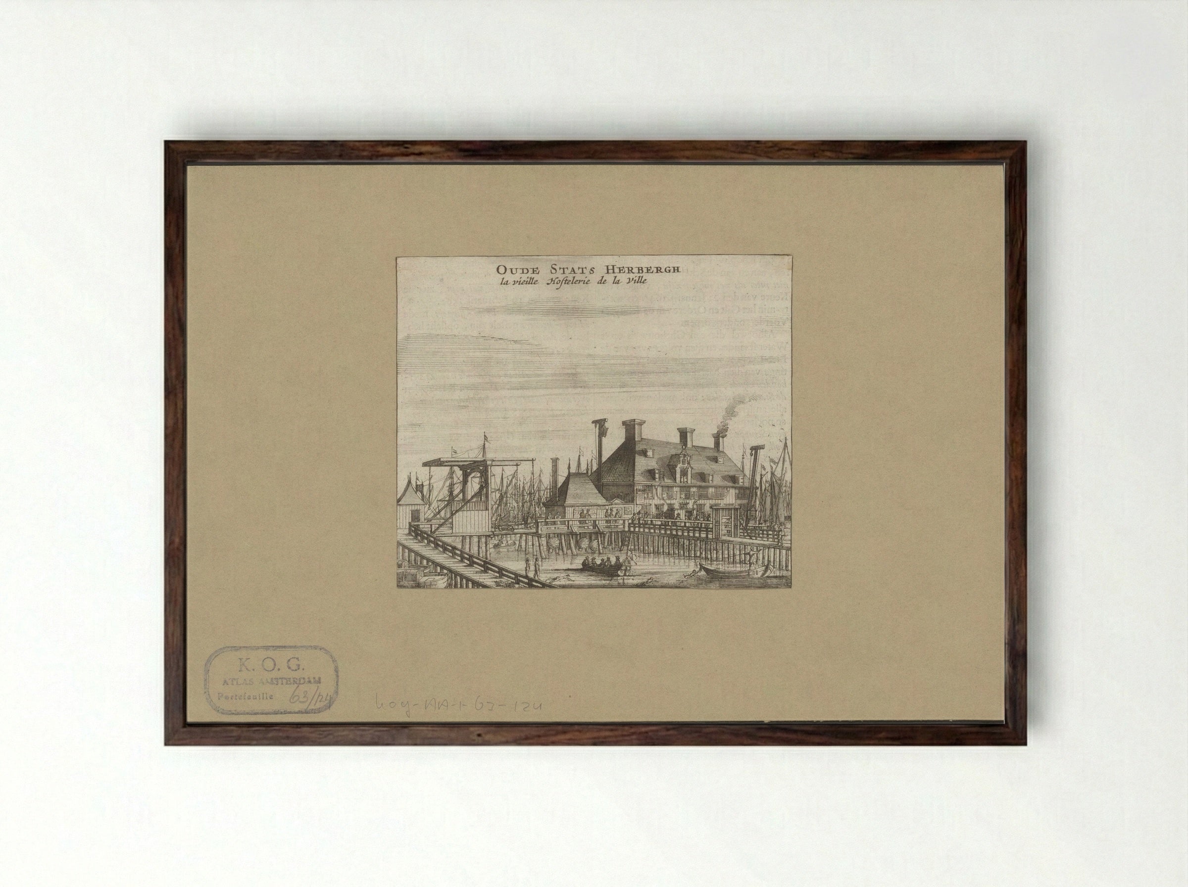 Gezicht op de Oude Stadsherberg te Amsterdam - Jan Veenhuysen - Framed Print Dark Wood
