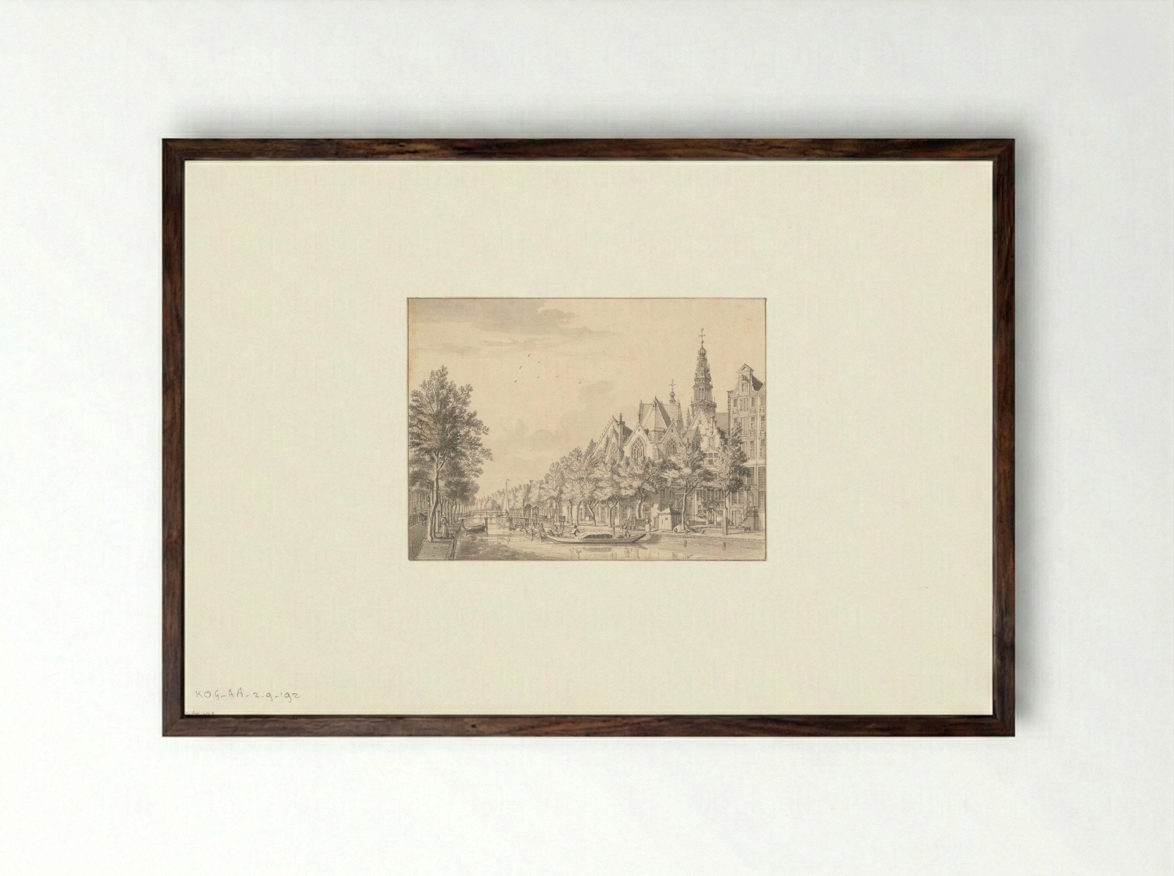 Gezicht op de Oudezijds Voorburgwal en de Oude Kerk - Jan de Beijer - Framed Print Dark Wood