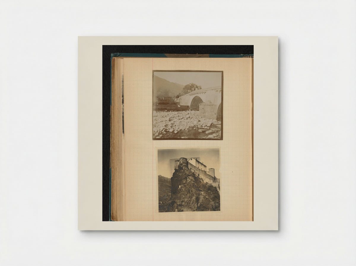 Gezicht op de oude stenen brug en de citadel in Corté, Corsica - Théodore van Lelyveld - Poster