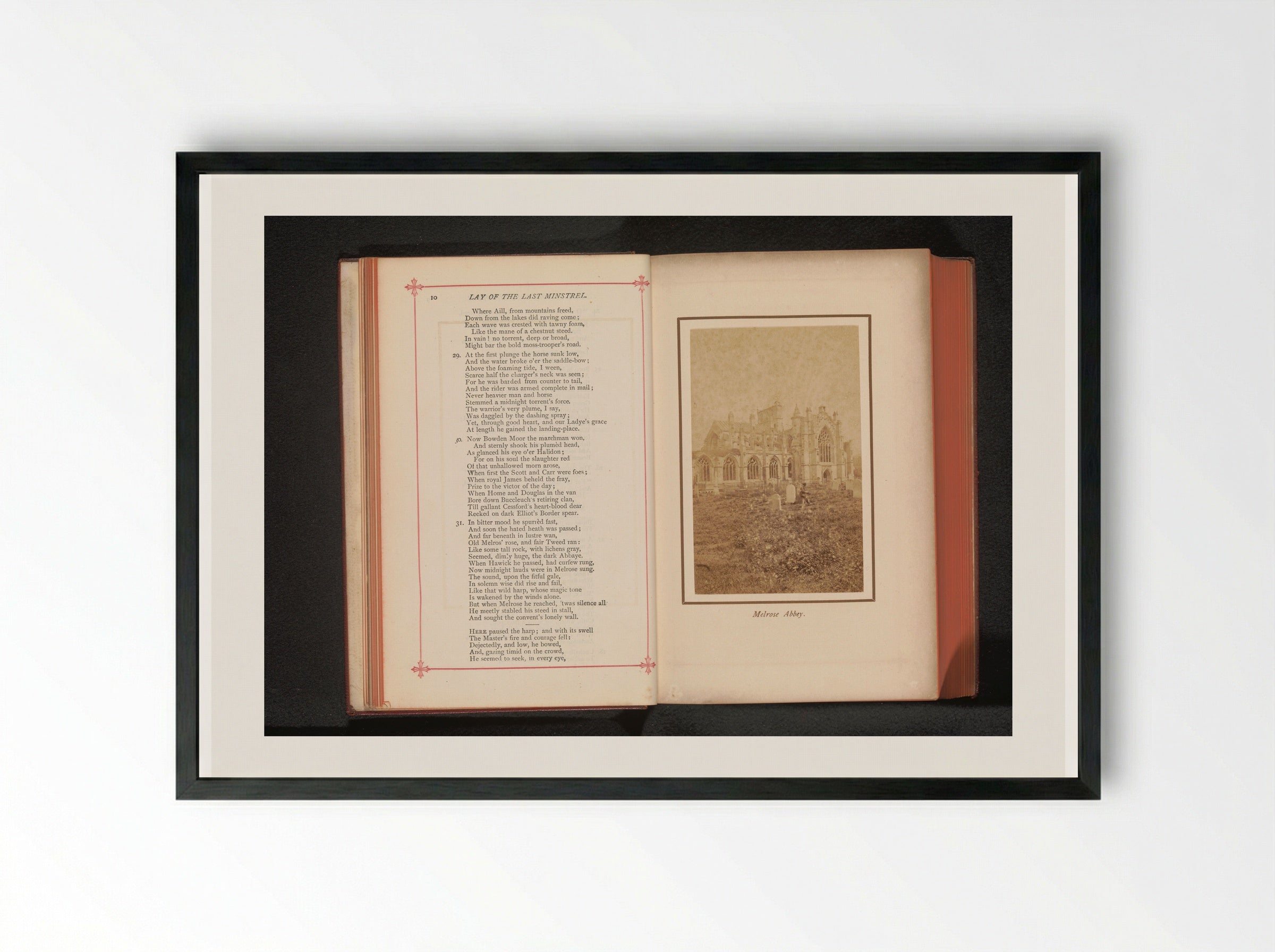 Gezicht op de ruïne van Melrose Abbey - George Washington Wilson - Framed Print Black