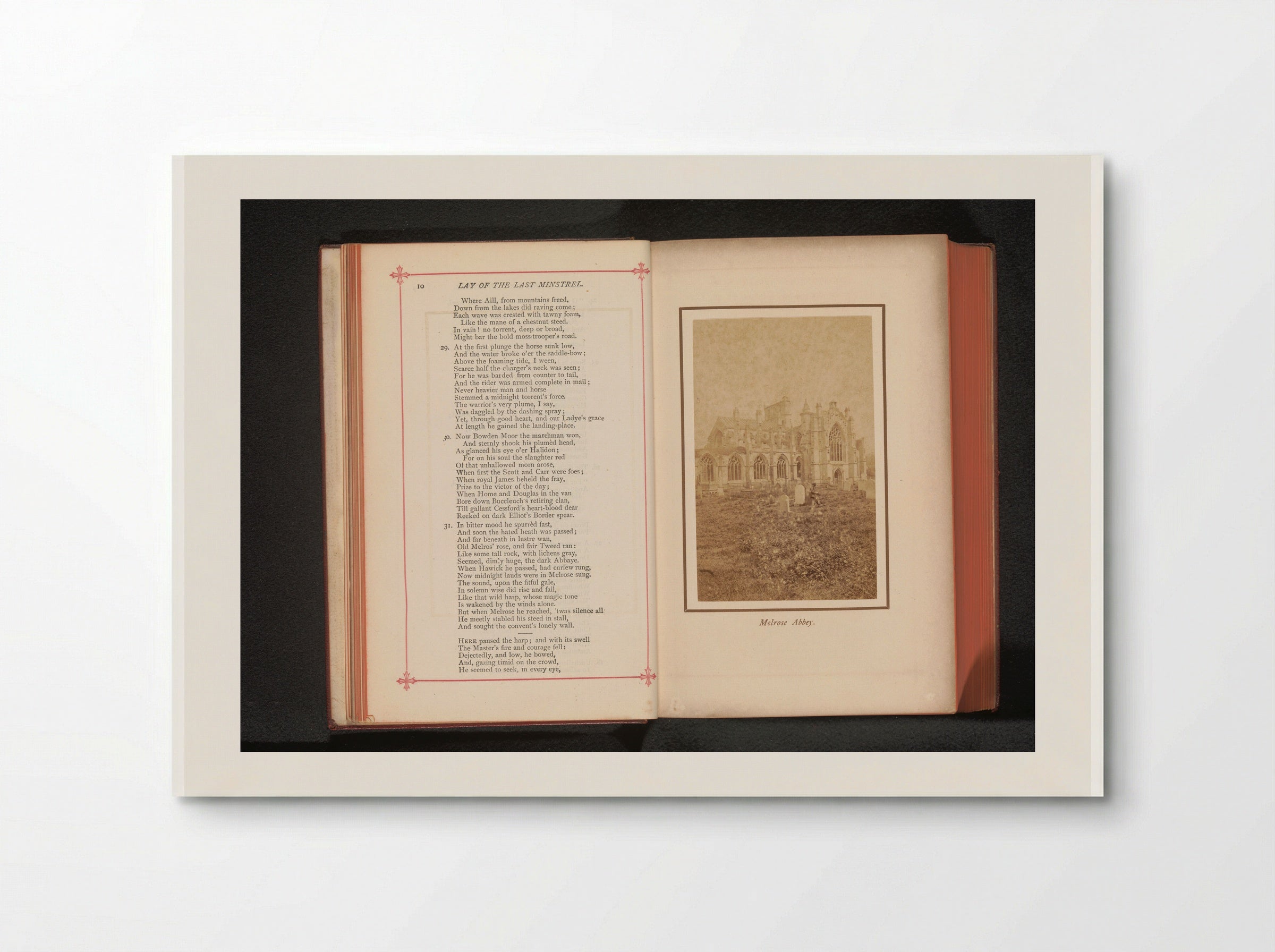 Gezicht op de ruïne van Melrose Abbey - George Washington Wilson - Poster