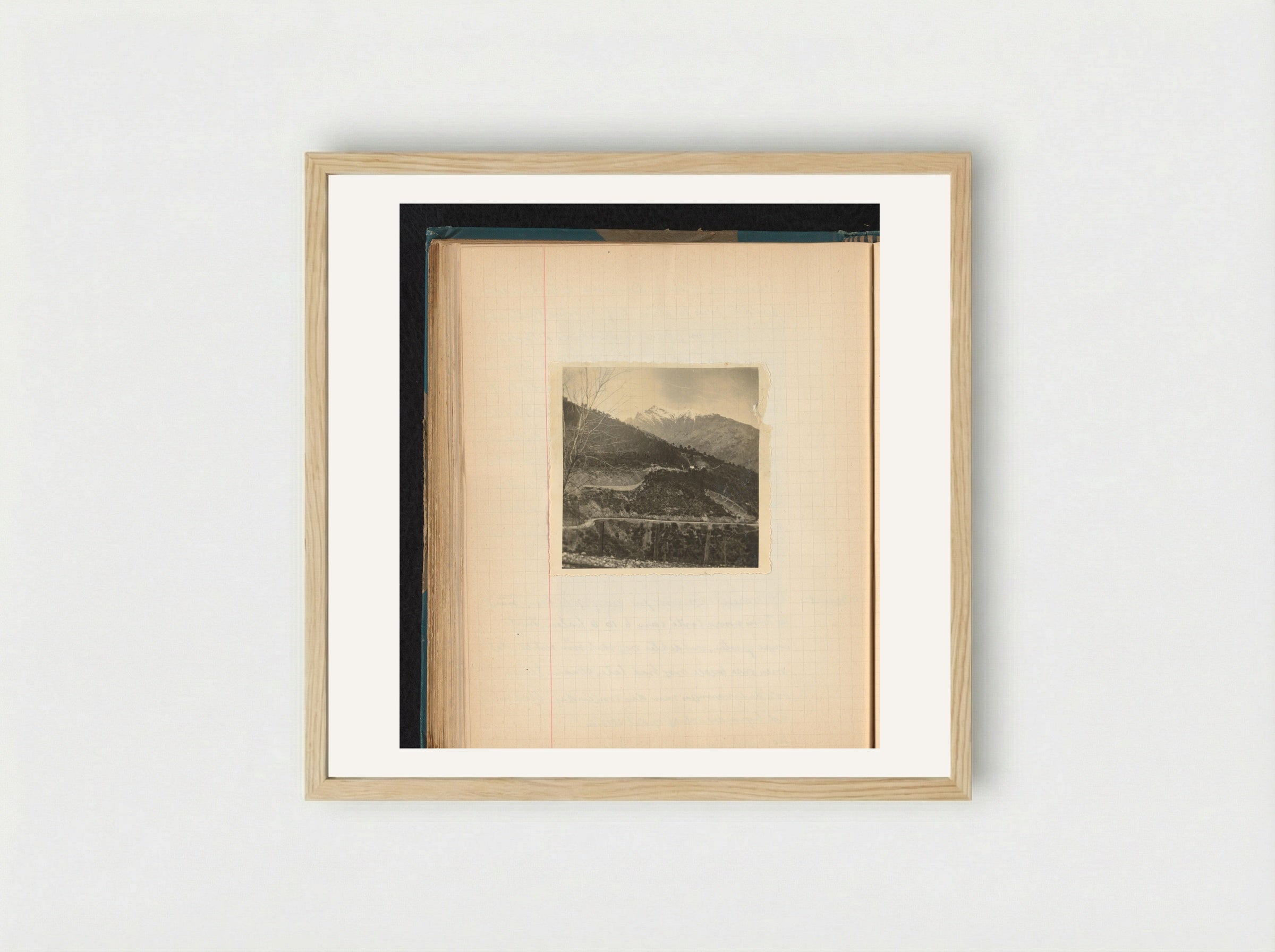 Gezicht op een berglandschap nabij Vivario, Corsica - Théodore van Lelyveld - Framed Print Wood