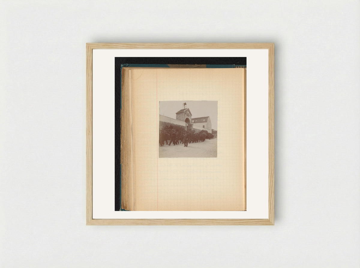 Gezicht op een gevangenispoort met Arabische gevangenen, mogelijk in Chiavari - Théodore van Lelyveld - Framed Print Wood