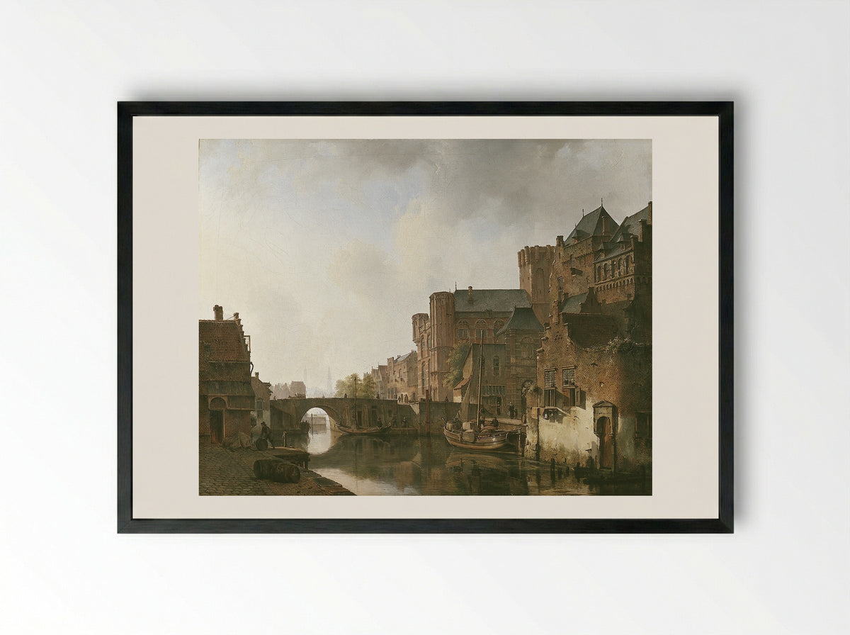 Gezicht op een gracht in een stad - Kasparus Karsen - Framed Print Black