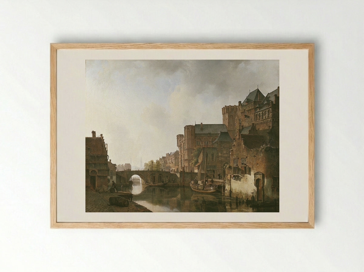 Gezicht op een gracht in een stad - Kasparus Karsen - Framed Print Wood
