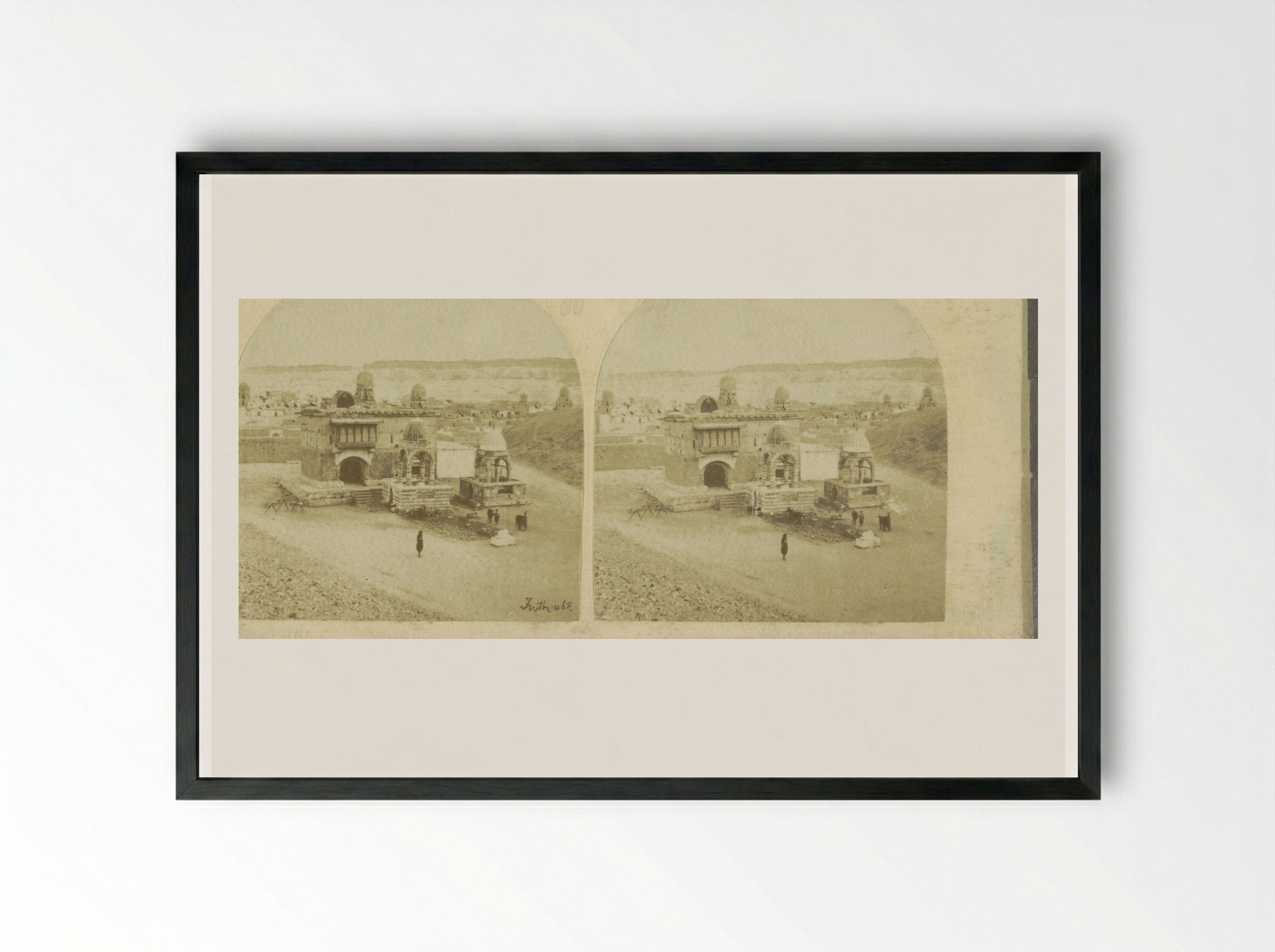 Gezicht op een tempel in Caïro, Egypte - Francis Frith - Framed Print Black