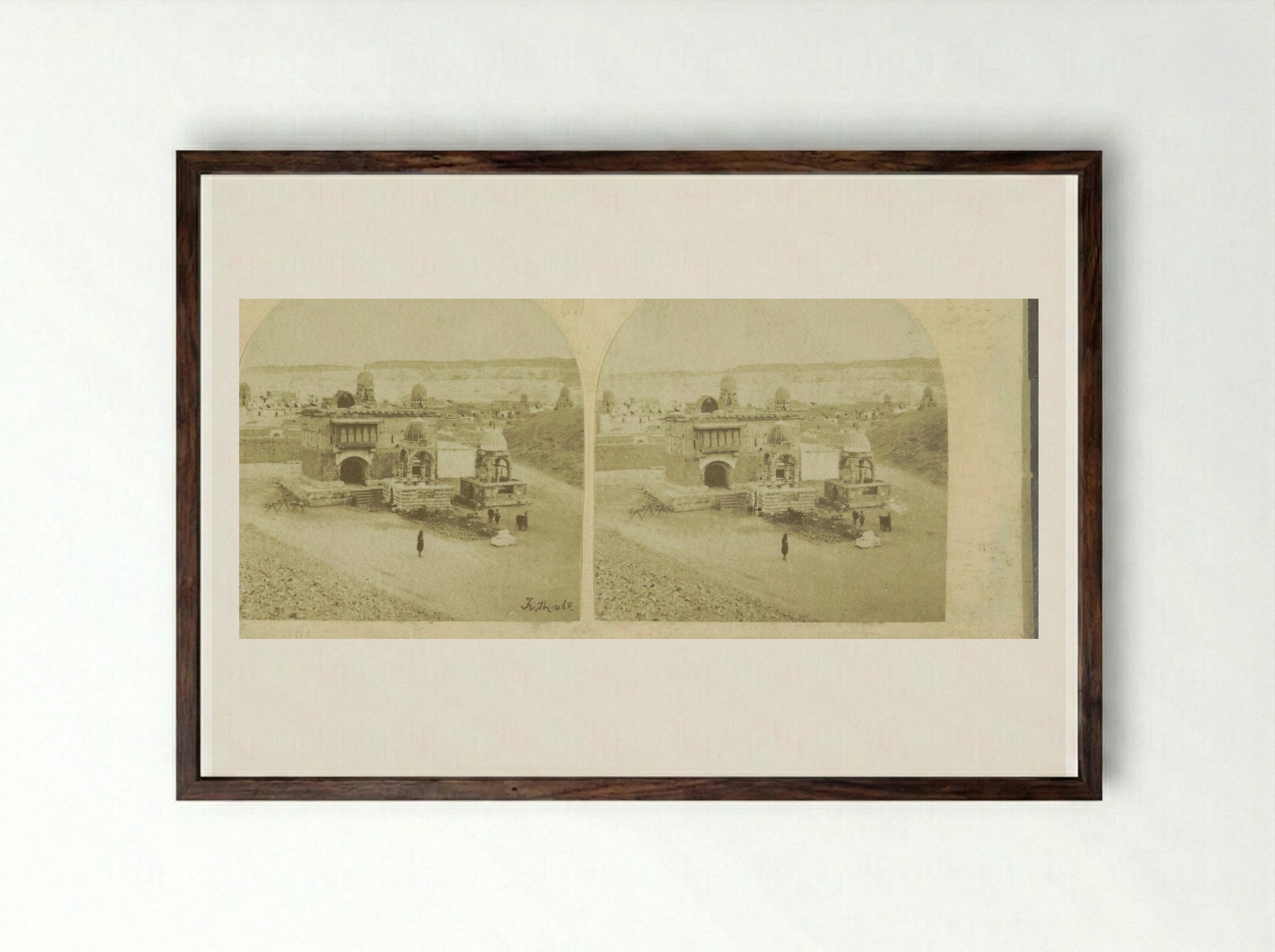 Gezicht op een tempel in Caïro, Egypte - Francis Frith - Framed Print Dark Wood