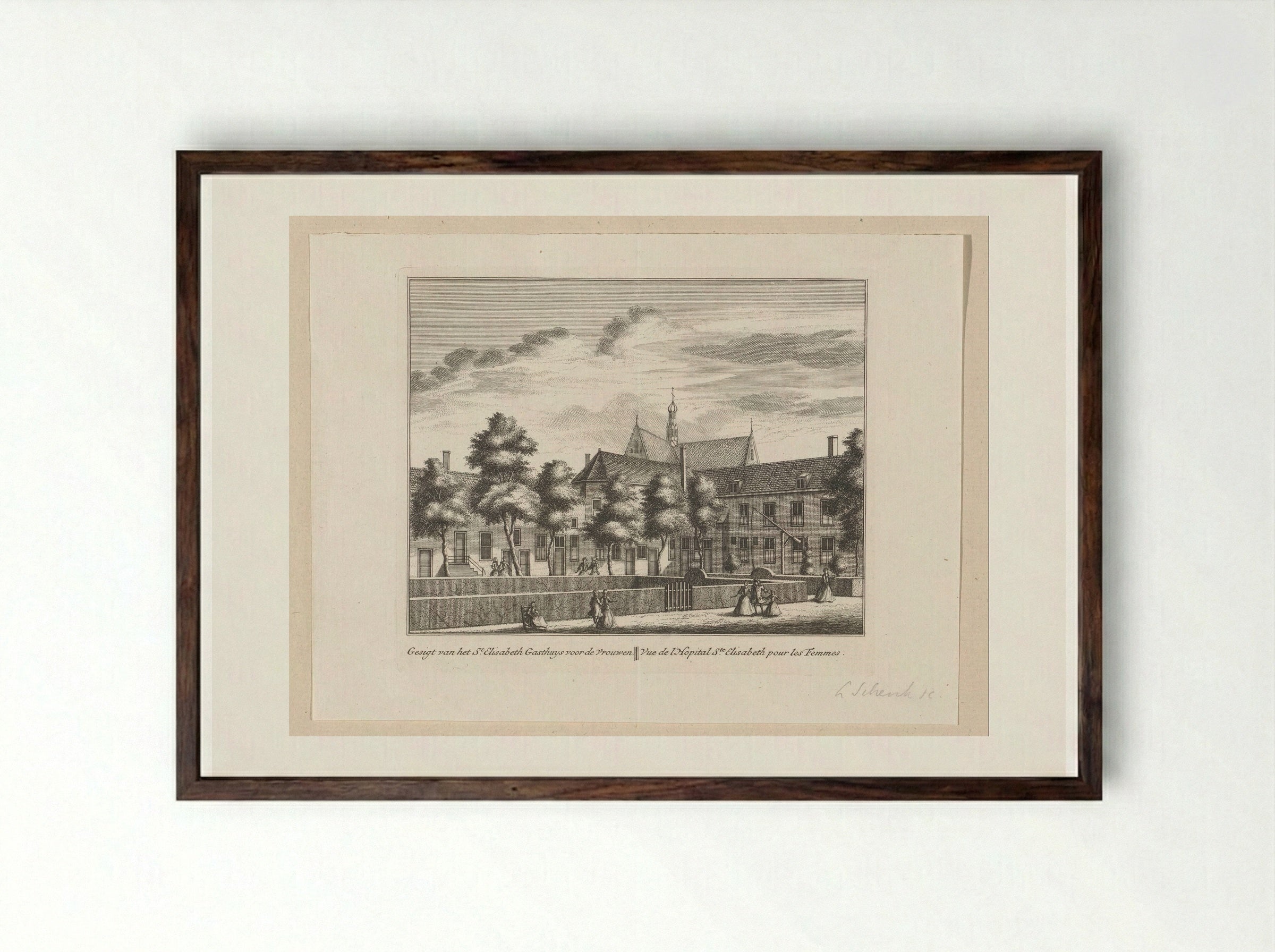 Gezicht op het Sint-Elisabethgasthuis voor vrouwen te Alkmaar - Leonard Schenk - Framed Print Dark Wood