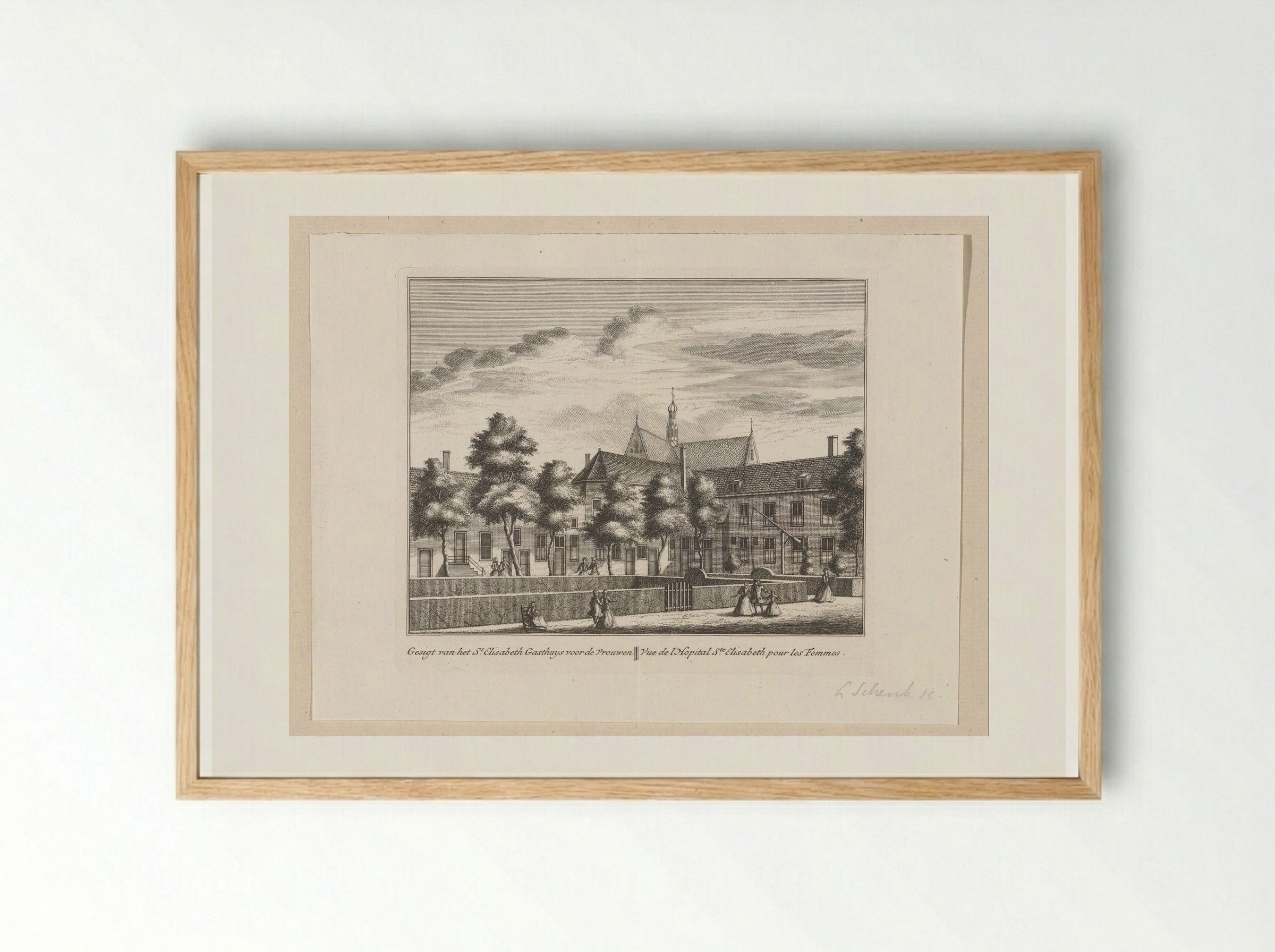 Gezicht op het Sint-Elisabethgasthuis voor vrouwen te Alkmaar - Leonard Schenk - Framed Print Wood