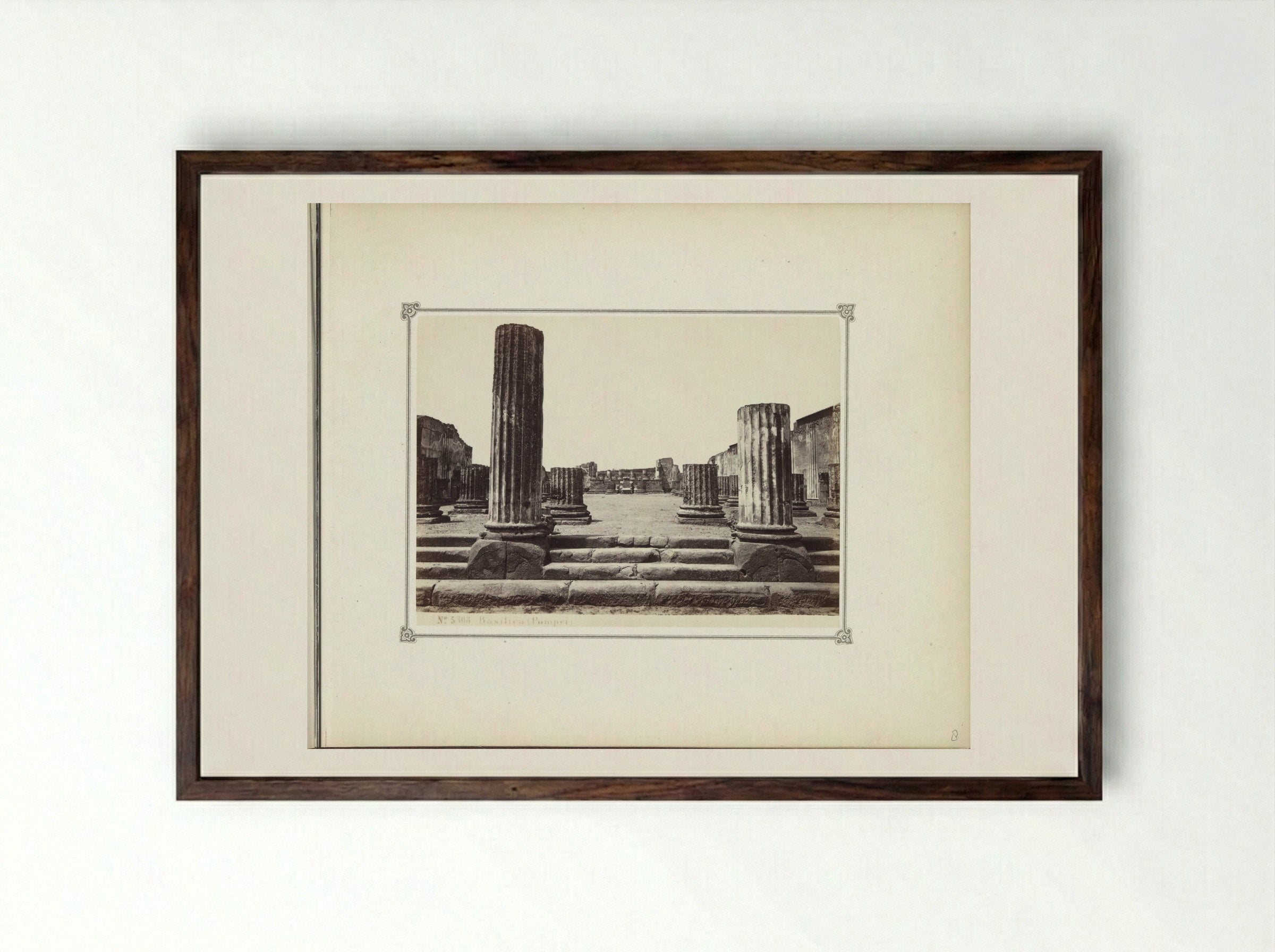 Gezicht op restanten van de Basilica in Pompeï - Giorgio Sommer - Framed Print Dark Wood