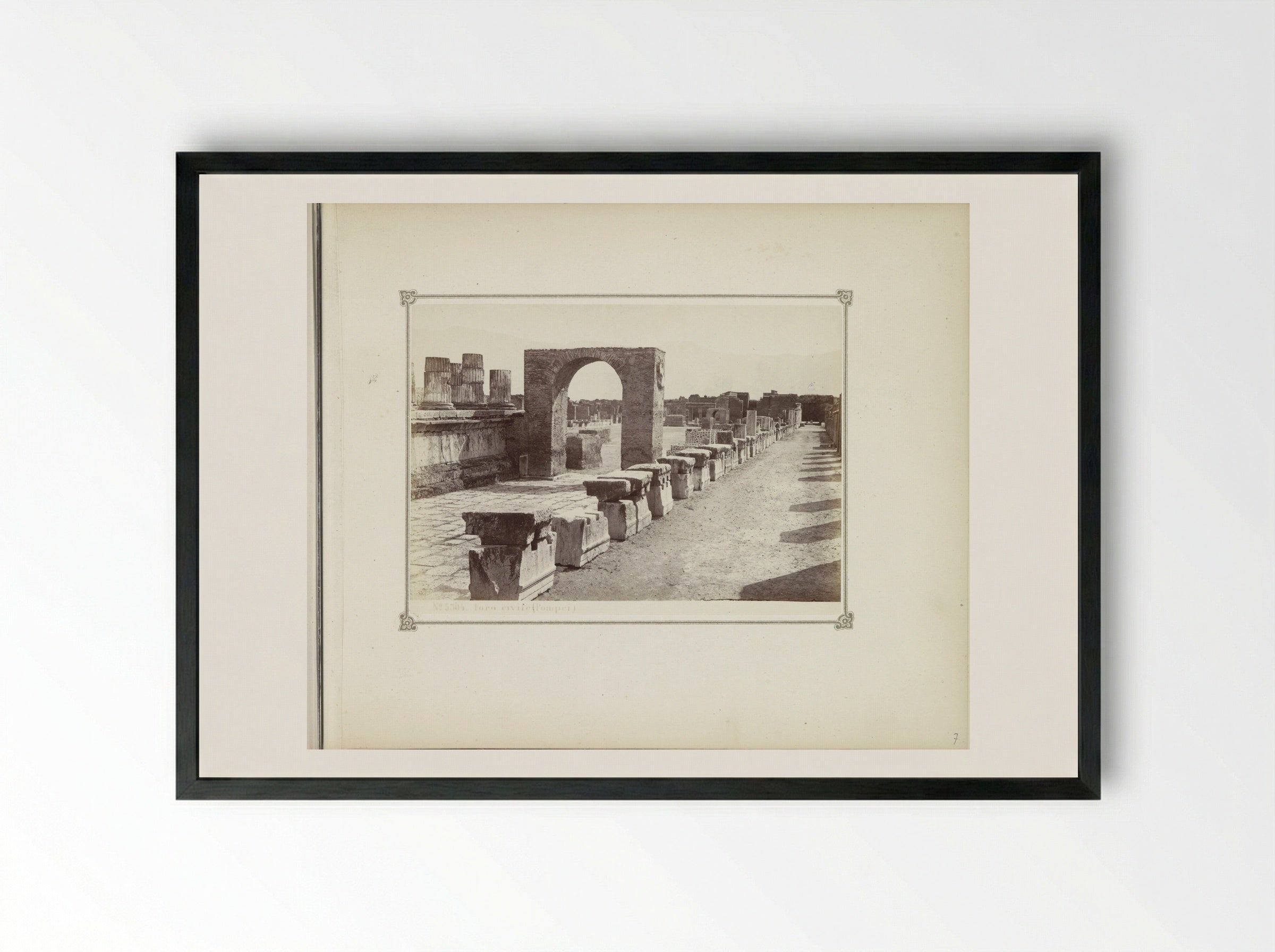 Gezicht op restanten van het forum te Pompeï - Giorgio Sommer - Framed Print Black