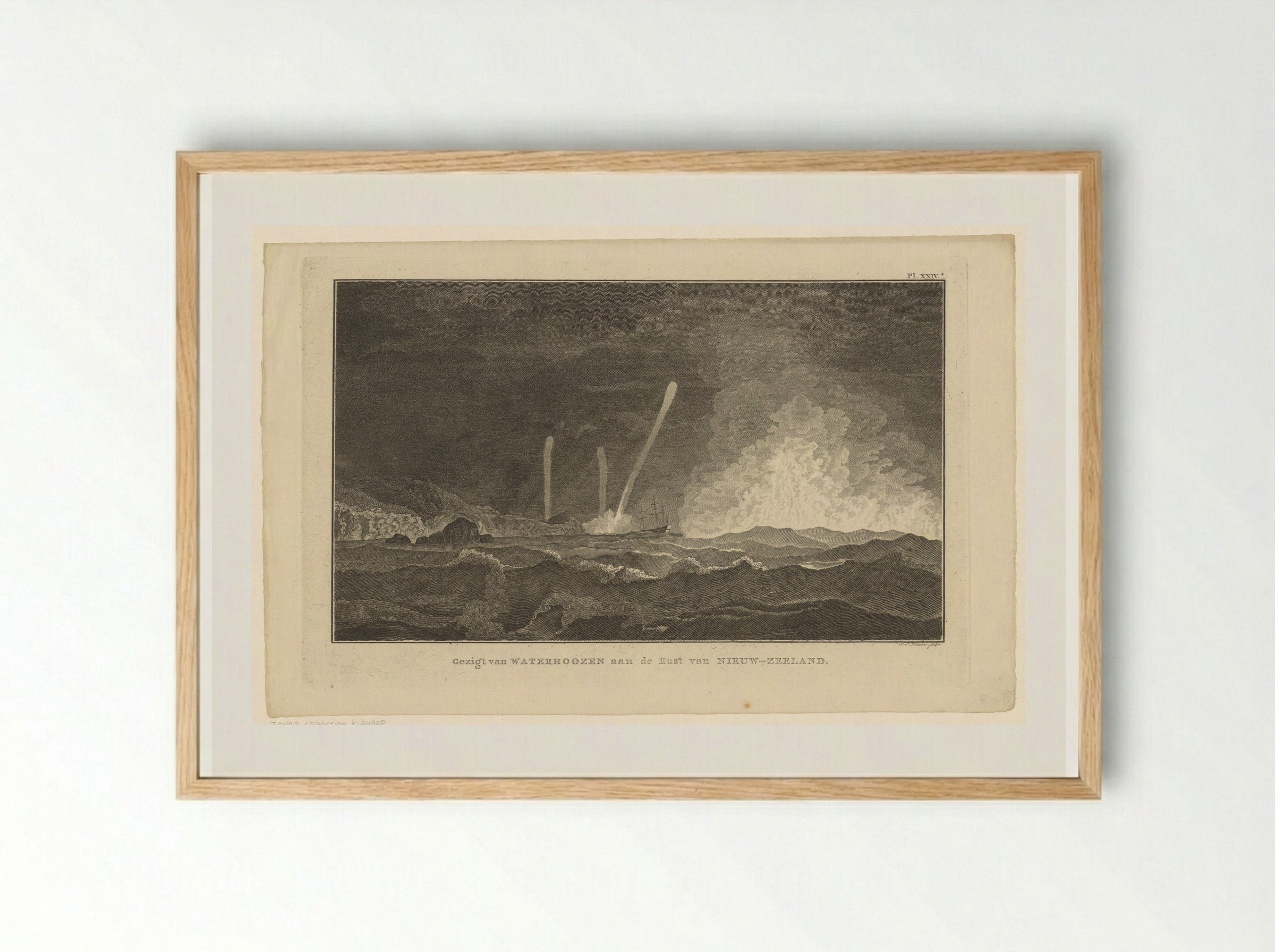 Gezicht op waterhozen aan de kust van Nieuw-Zeeland - Fine Art Print - Framed Print Wood