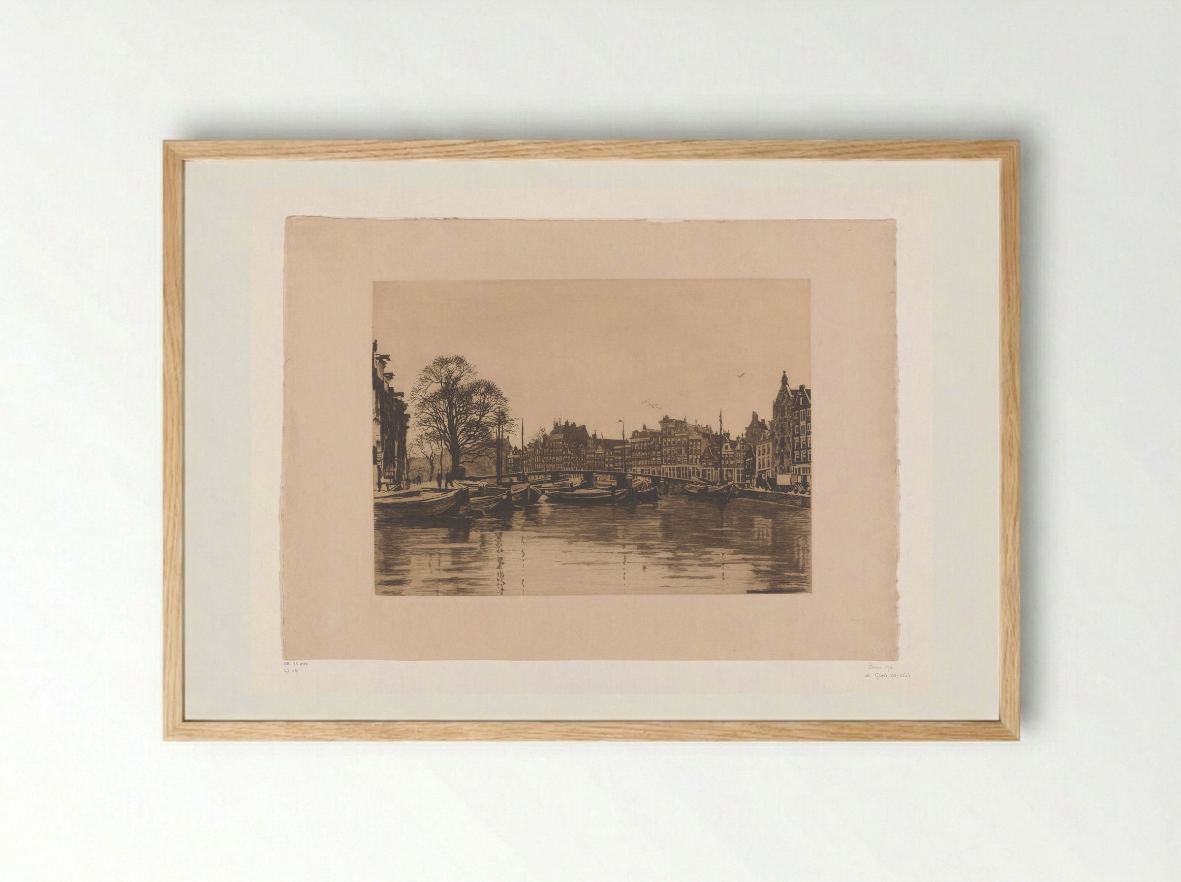 Gezicht vanaf de Waalseilandsgracht op de Bantammerbrug in Amsterdam - Willem Witsen - Framed Print Wood