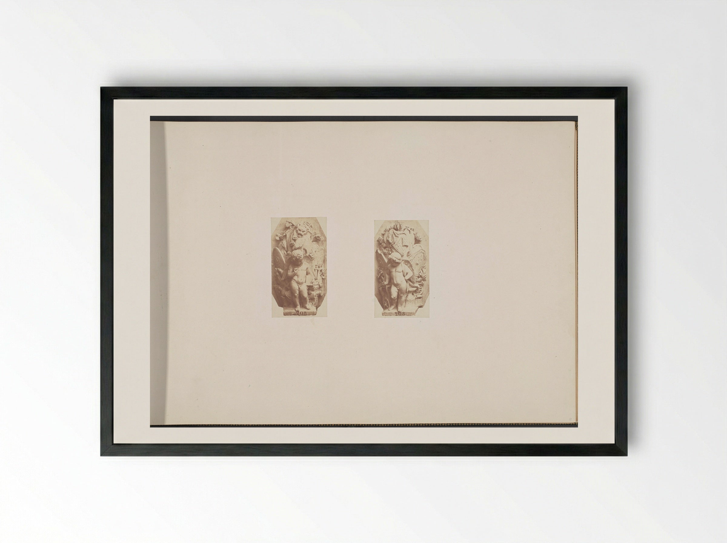 Gipsmodellen voor beeldhouwwerken op het Palais du Louvre: Enfant et attributs - Édouard Denis Baldus - Framed Print Black