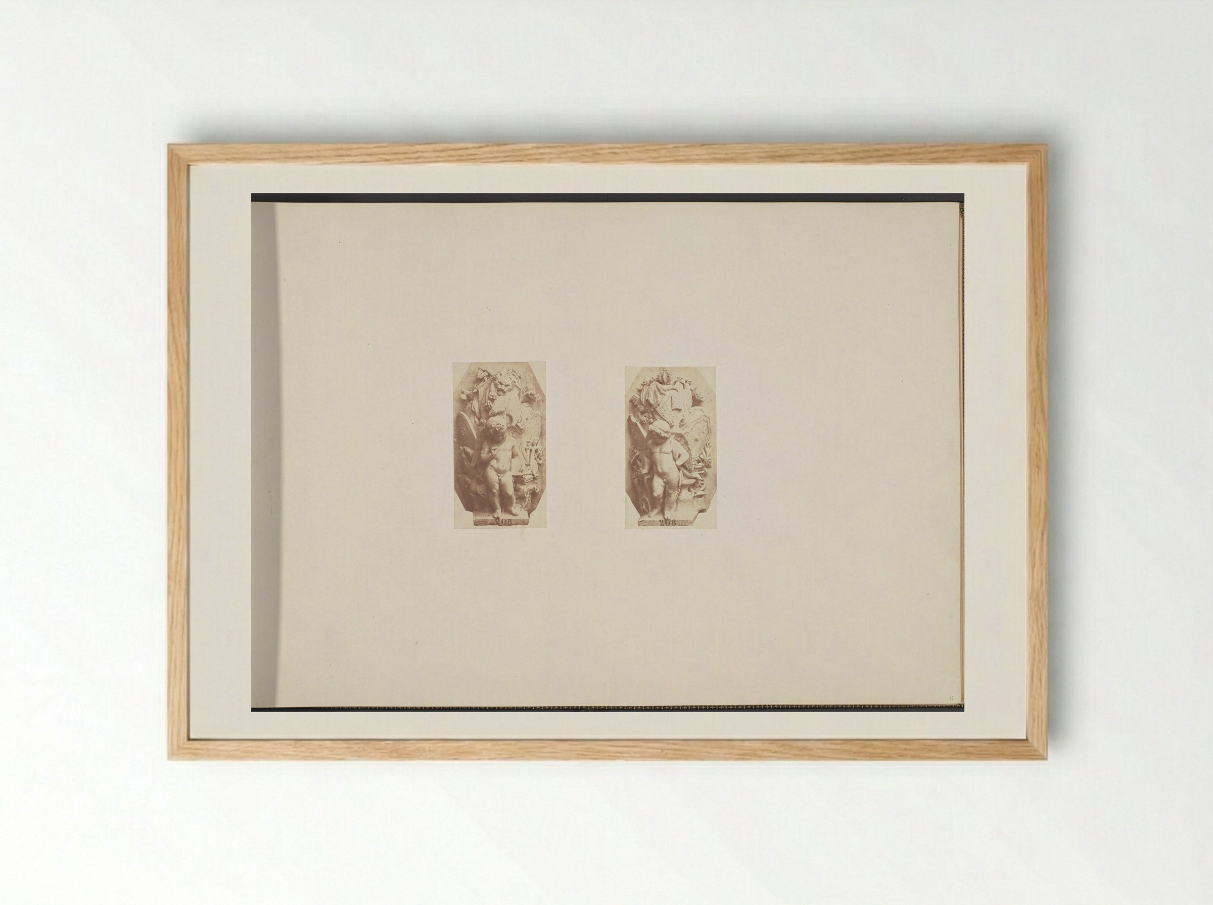Gipsmodellen voor beeldhouwwerken op het Palais du Louvre: Enfant et attributs - Édouard Denis Baldus - Framed Print Wood
