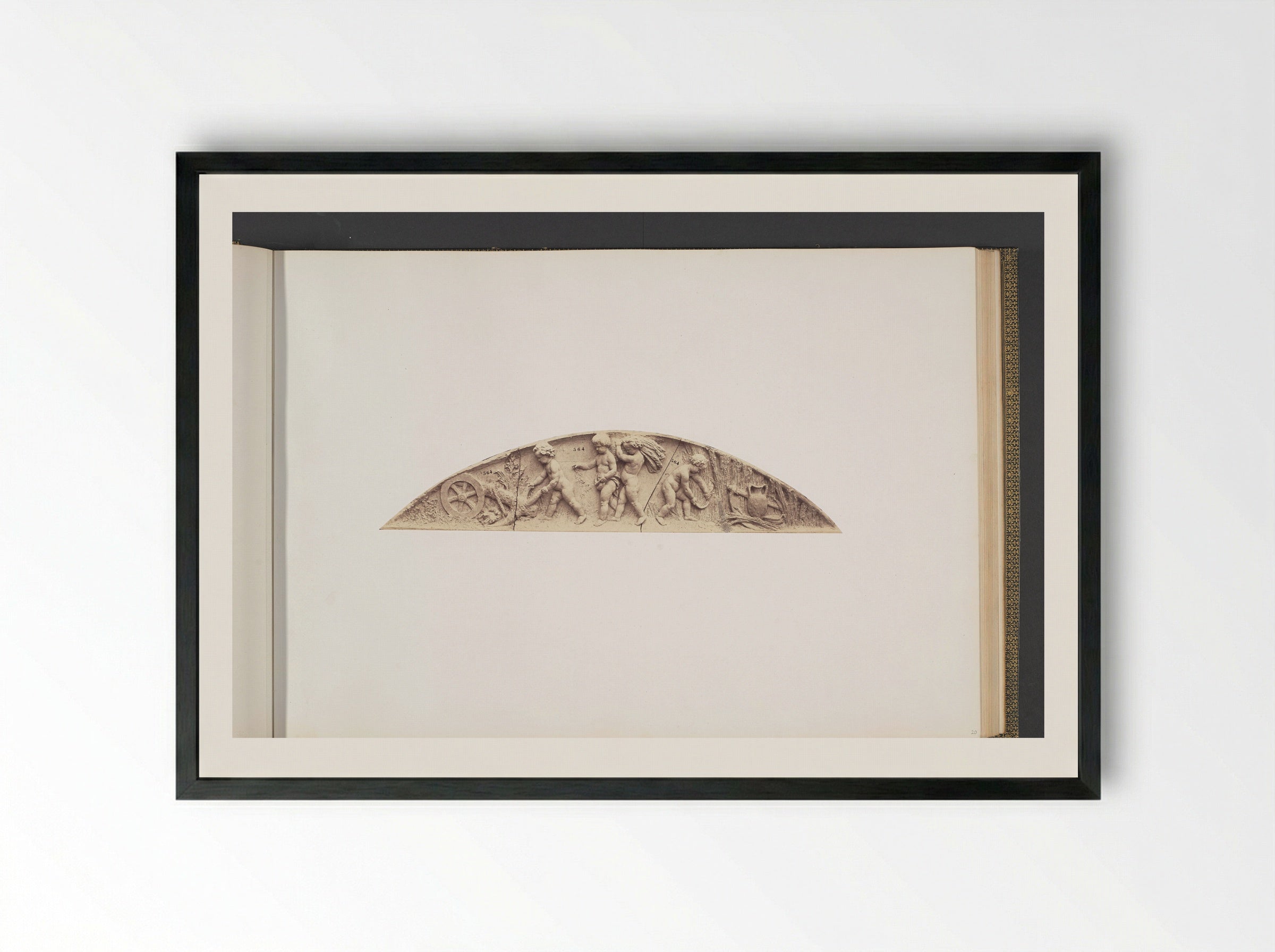 Gipsmodellen voor beeldhouwwerken op het Palais du Louvre: L'Agriculture - Édouard Denis Baldus - Framed Print Black