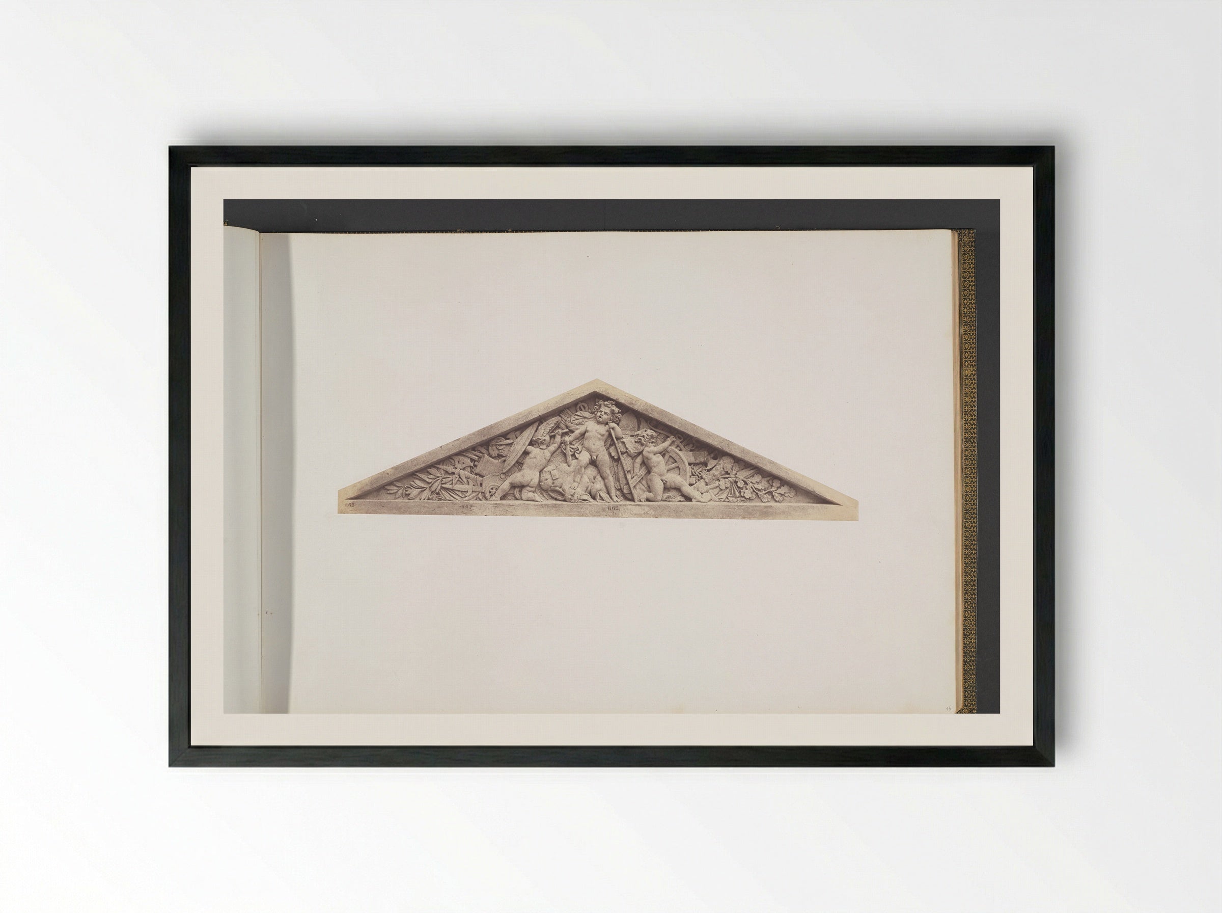 Gipsmodellen voor beeldhouwwerken op het Palais du Louvre: La Guerre - Édouard Denis Baldus - Framed Print Black