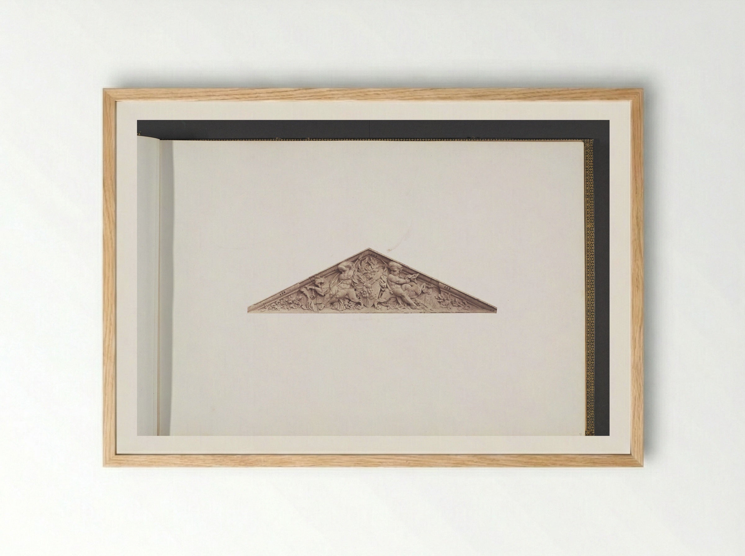 Gipsmodellen voor beeldhouwwerken op het Palais du Louvre: La Guerre - Édouard Denis Baldus - Framed Print Wood