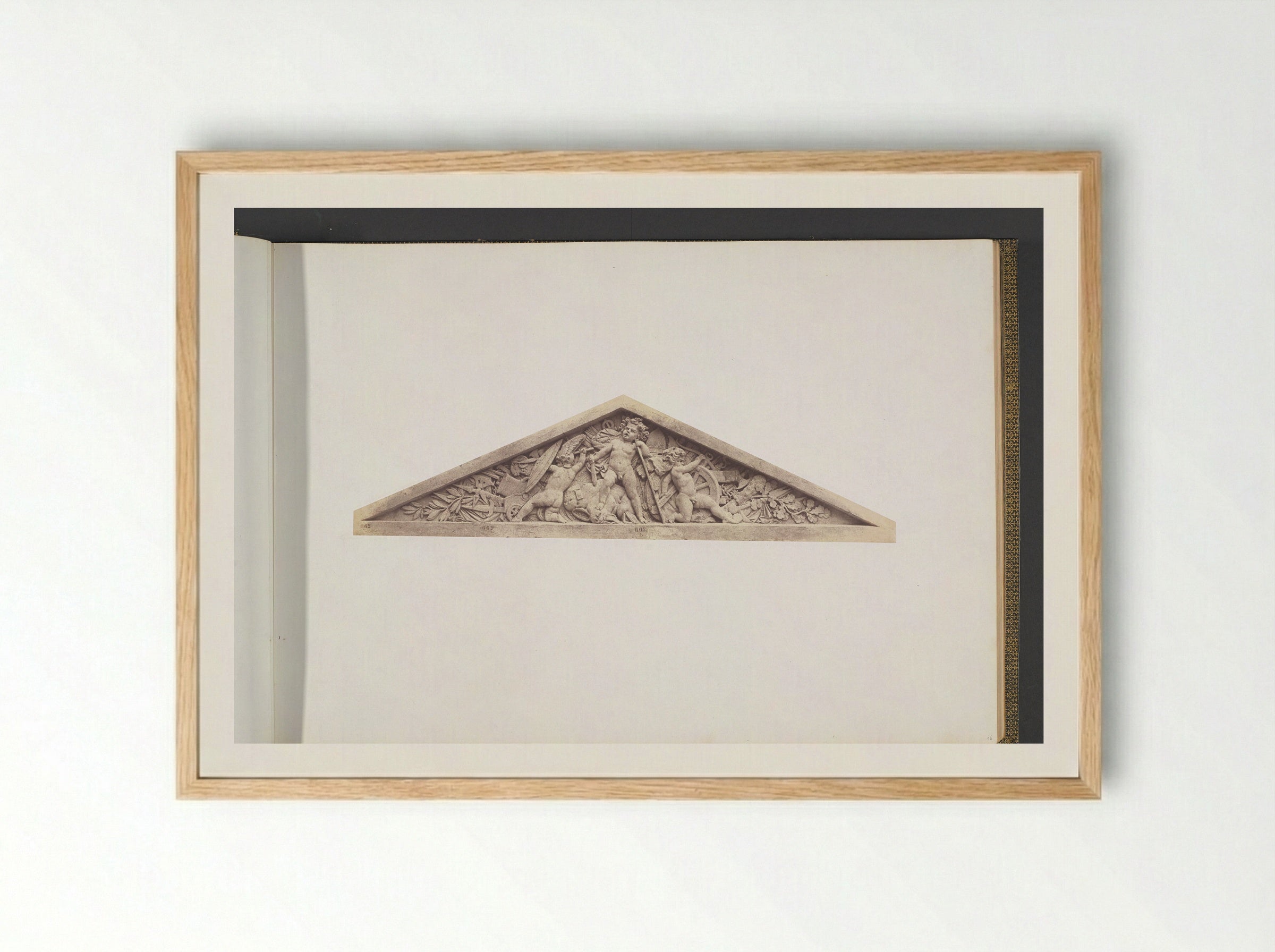 Gipsmodellen voor beeldhouwwerken op het Palais du Louvre: La Guerre - Édouard Denis Baldus - Framed Print Wood