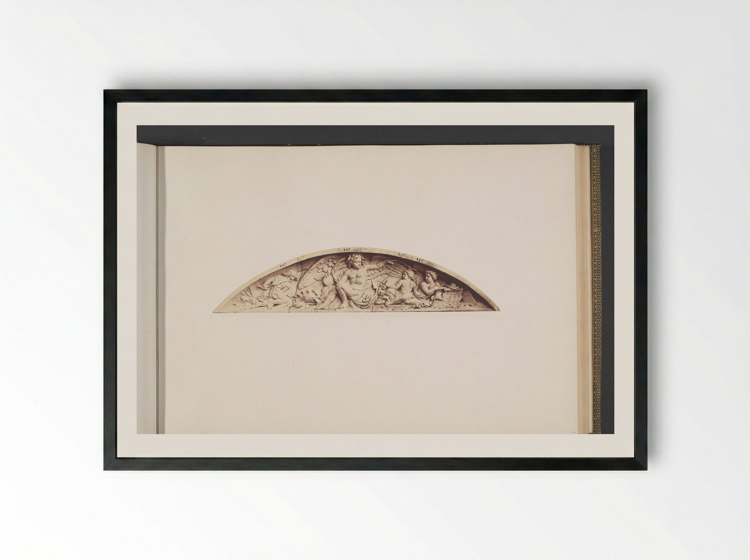 Gipsmodellen voor beeldhouwwerken op het Palais du Louvre: La Navigation - Édouard Denis Baldus - Framed Print Black