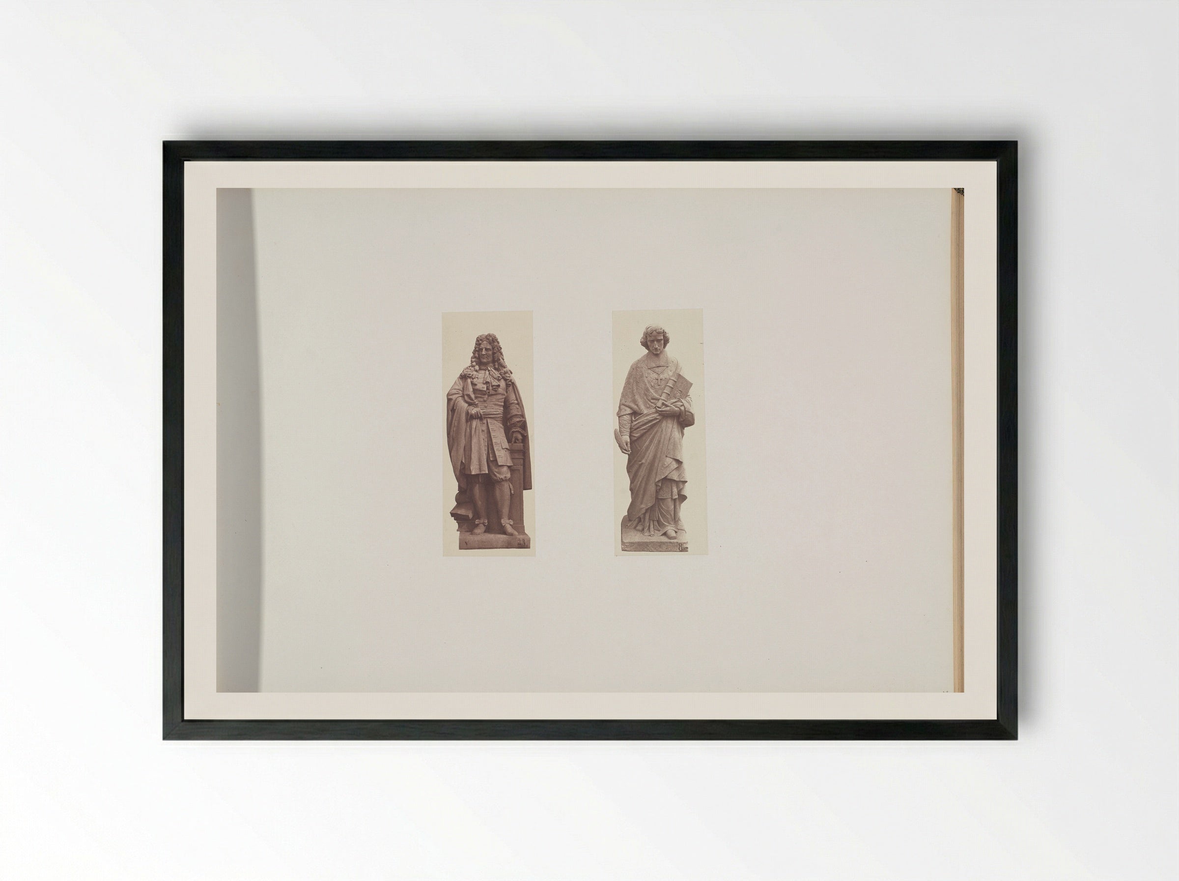 Gipsmodellen voor beeldhouwwerken op het Palais du Louvre - Édouard Denis Baldus - Framed Print Black